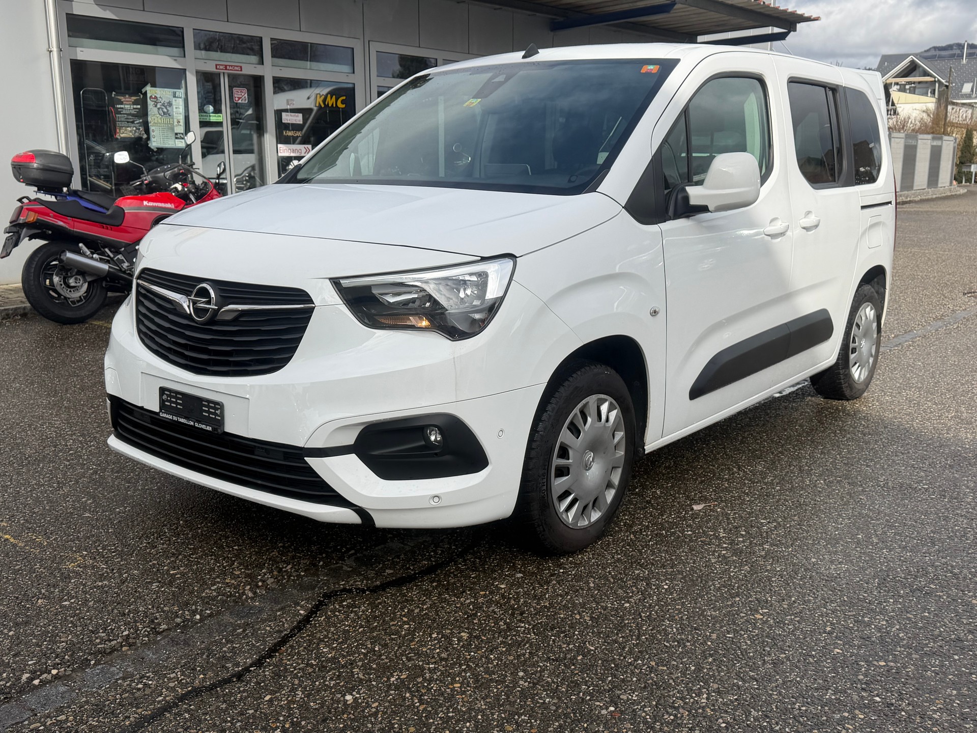 OPEL Combo Life 1.2 Essentia Automat-image-0