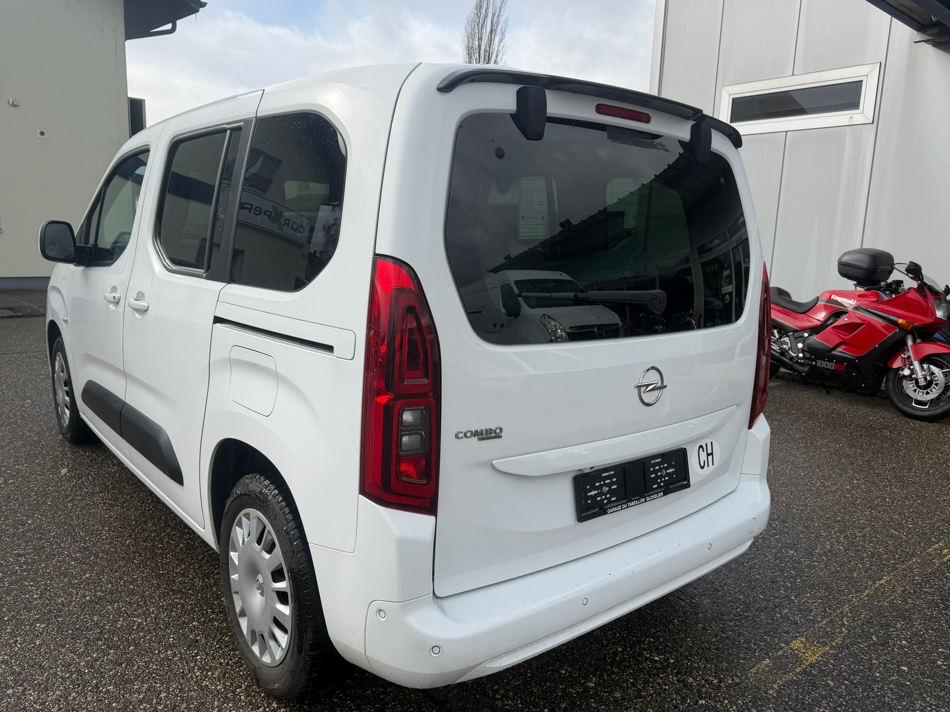 OPEL Combo Life 1.2 Essentia Automat-image-5