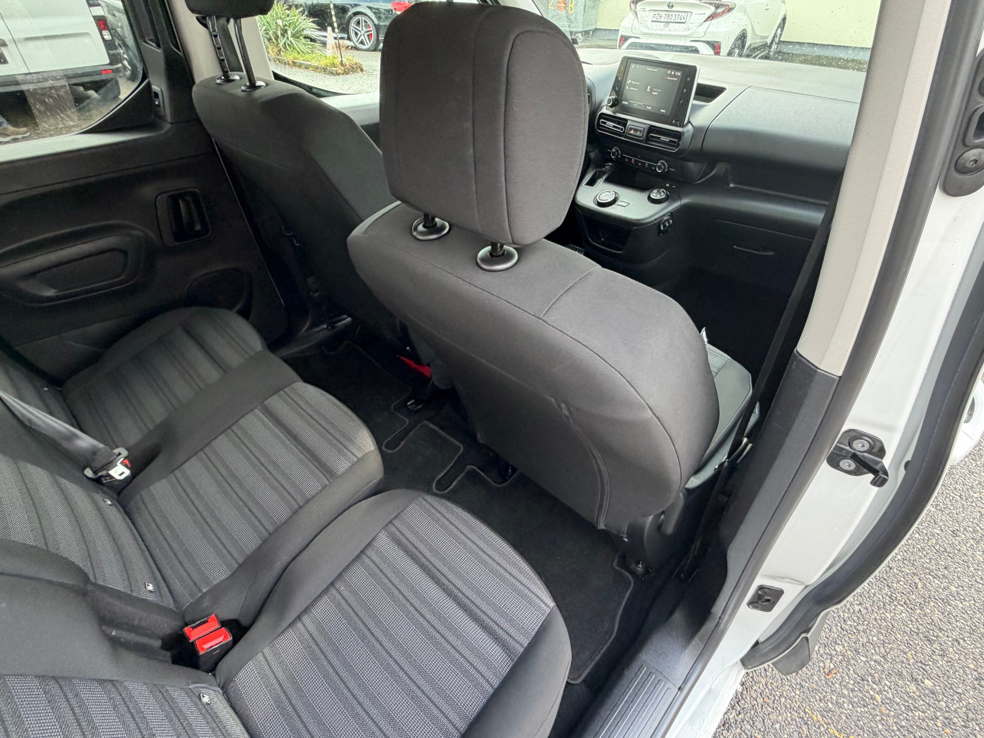 OPEL Combo Life 1.2 Essentia Automat-image-8