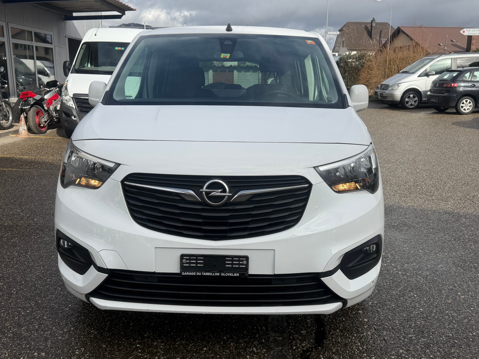 OPEL Combo Life 1.2 Essentia Automat-image-1