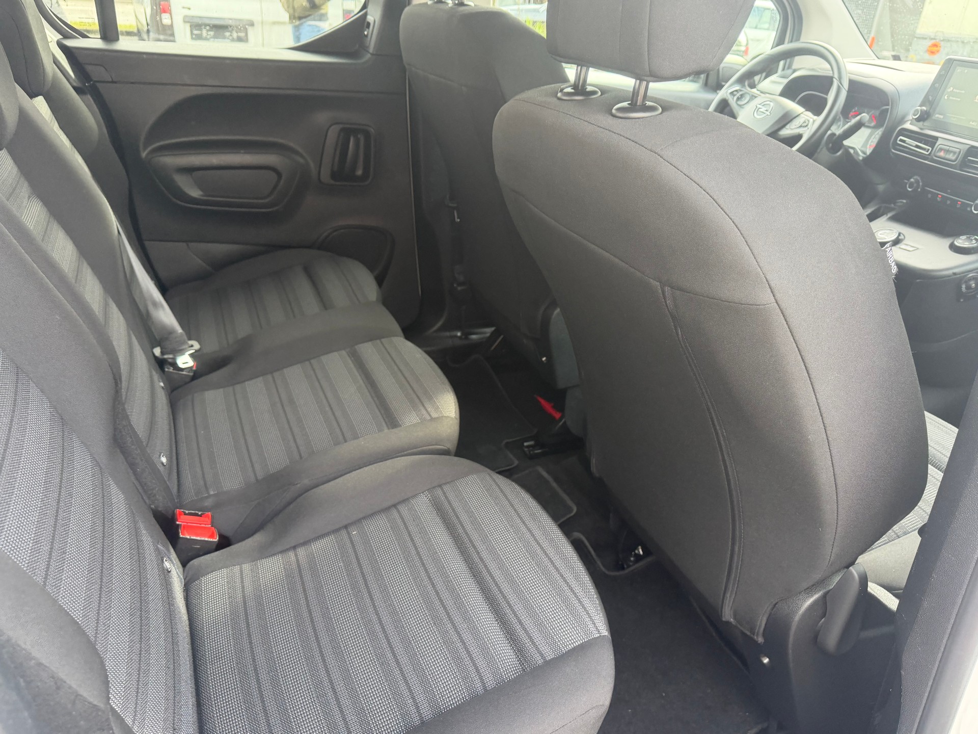 OPEL Combo Life 1.2 Essentia Automat-image-7