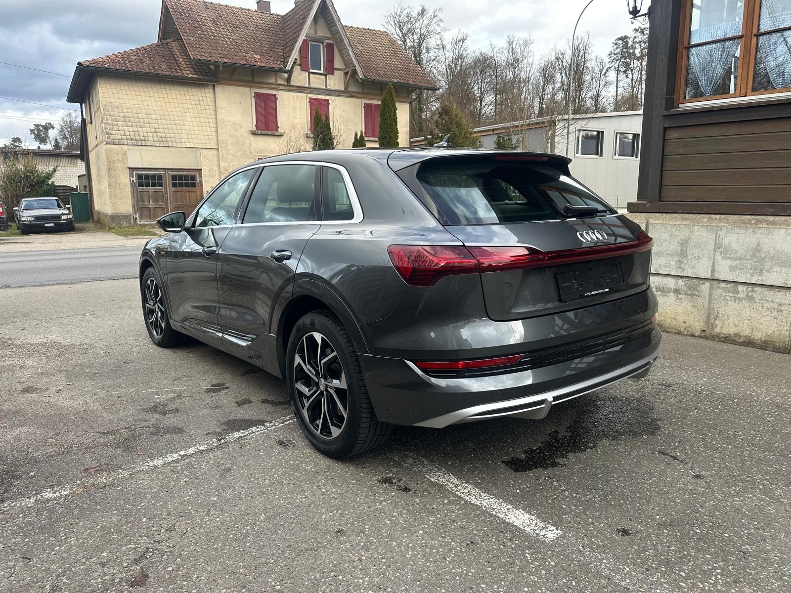 AUDI e-tron 50 S Line quattro-image-3