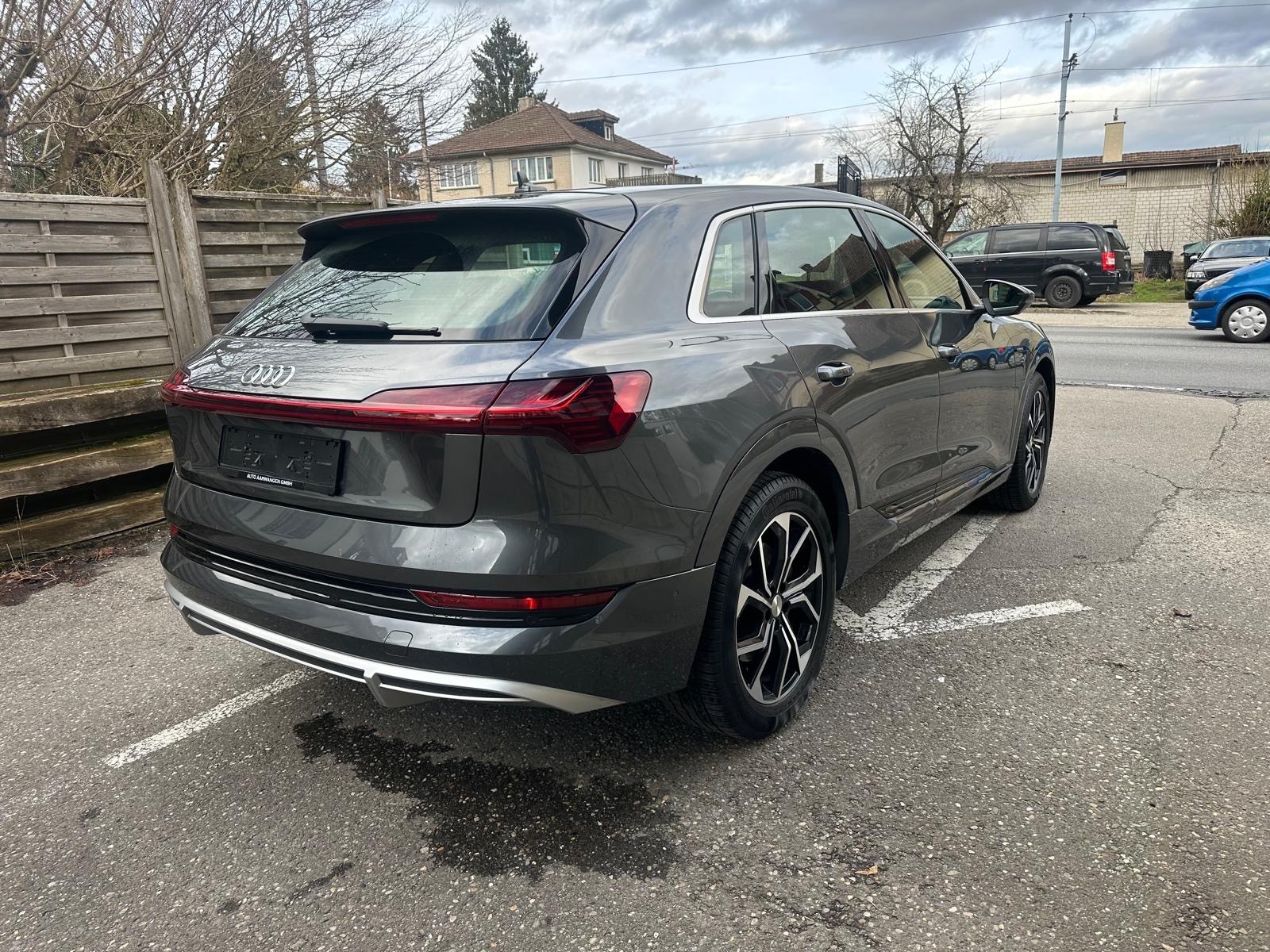 AUDI e-tron 50 S Line quattro-image-2