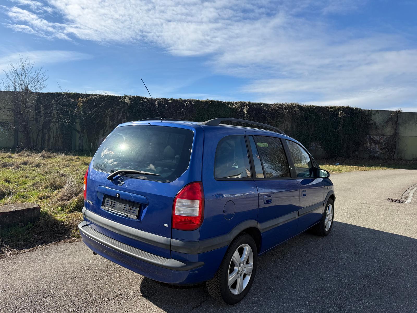 OPEL Zafira 1.8i 16V Club-image-4
