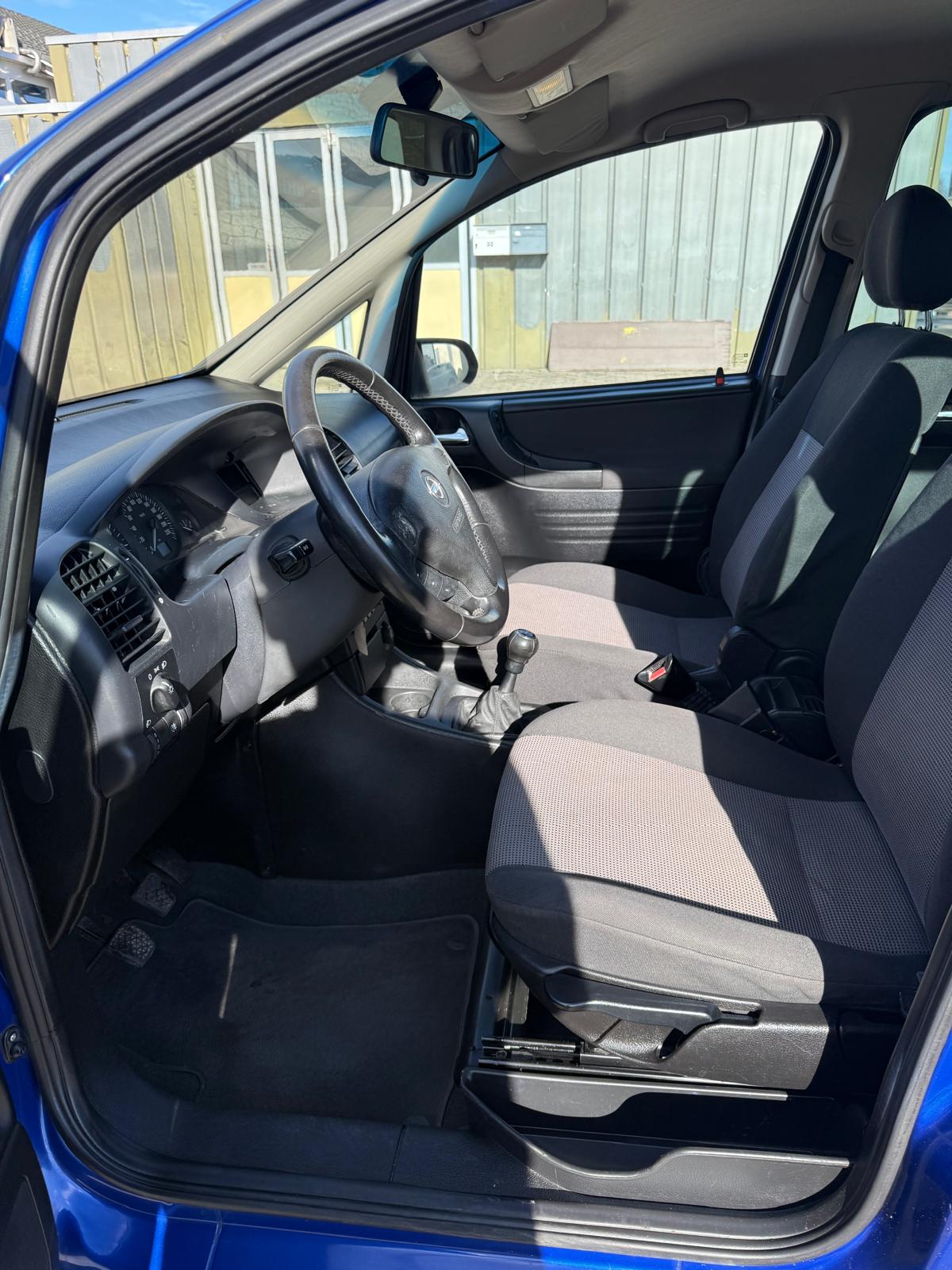 OPEL Zafira 1.8i 16V Club-image-5