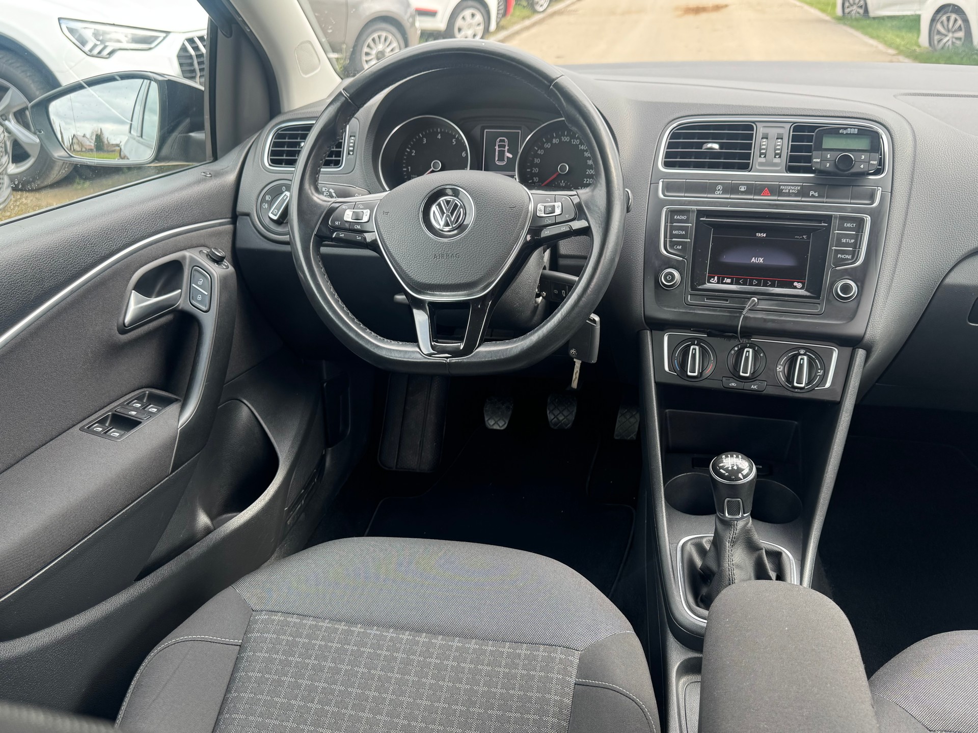 VW Polo 1.2 TSI BMT Comfortline-image-8