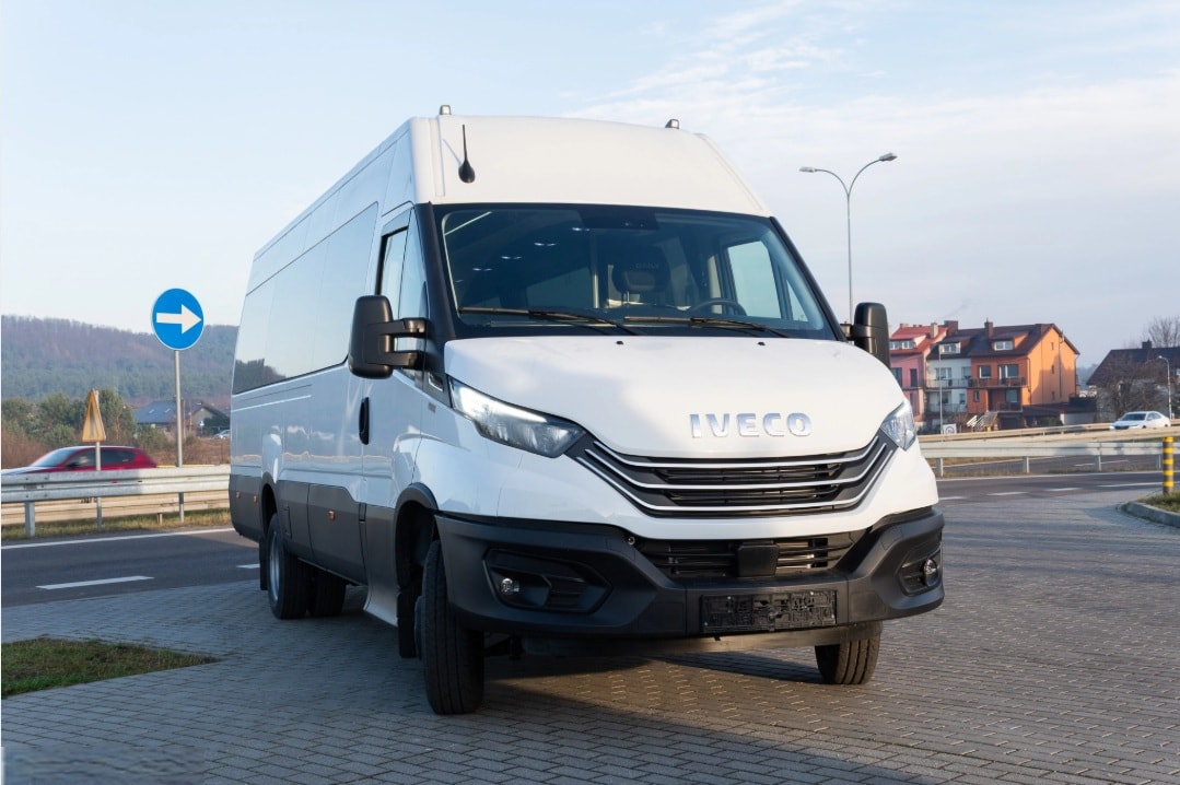 IVECO 50 C 18H A8 V 24-Sitzer-image-1