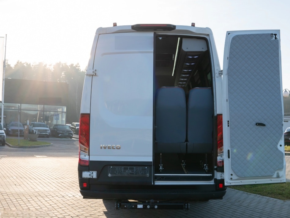 IVECO 50 C 18H A8 V 24-Sitzer-image-3