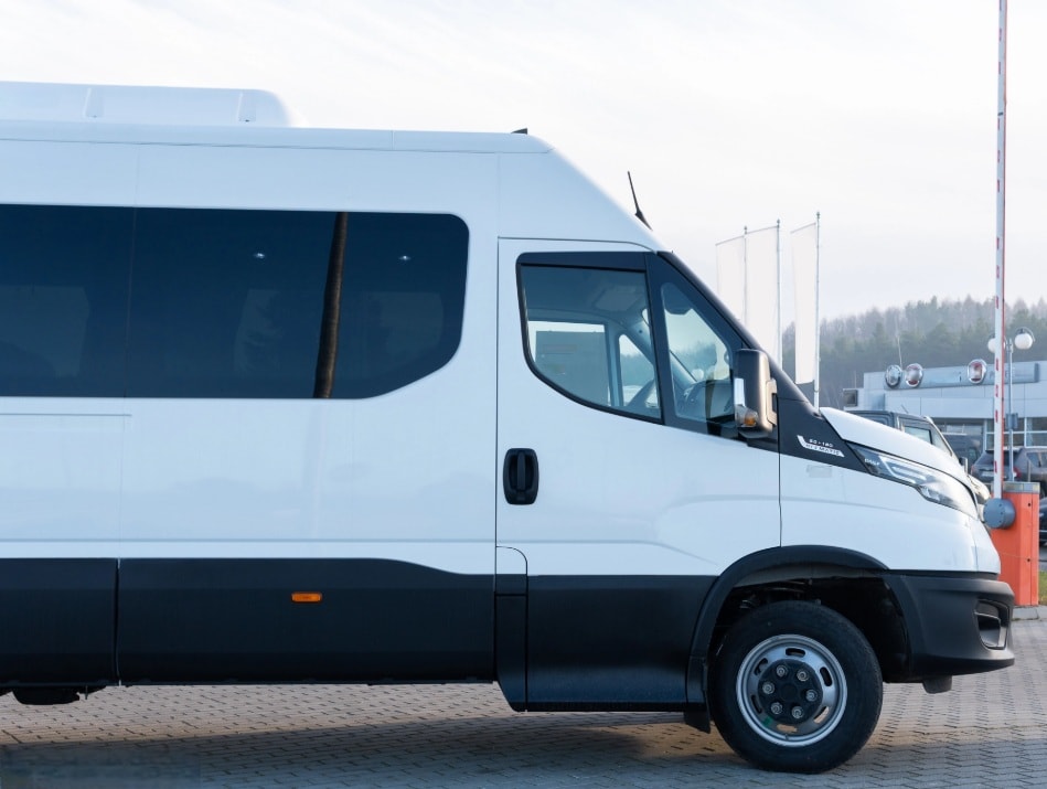 IVECO 50 C 18H A8 V 24-Sitzer-image-2