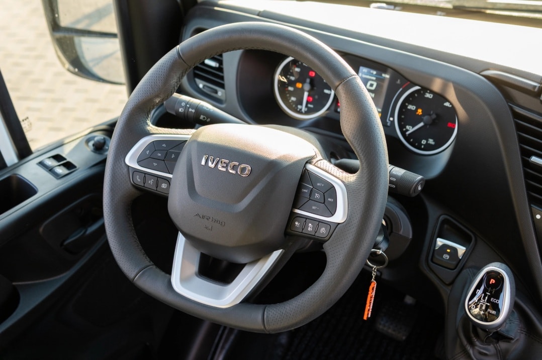 IVECO 50 C 18H A8 V 24-Sitzer-image-20