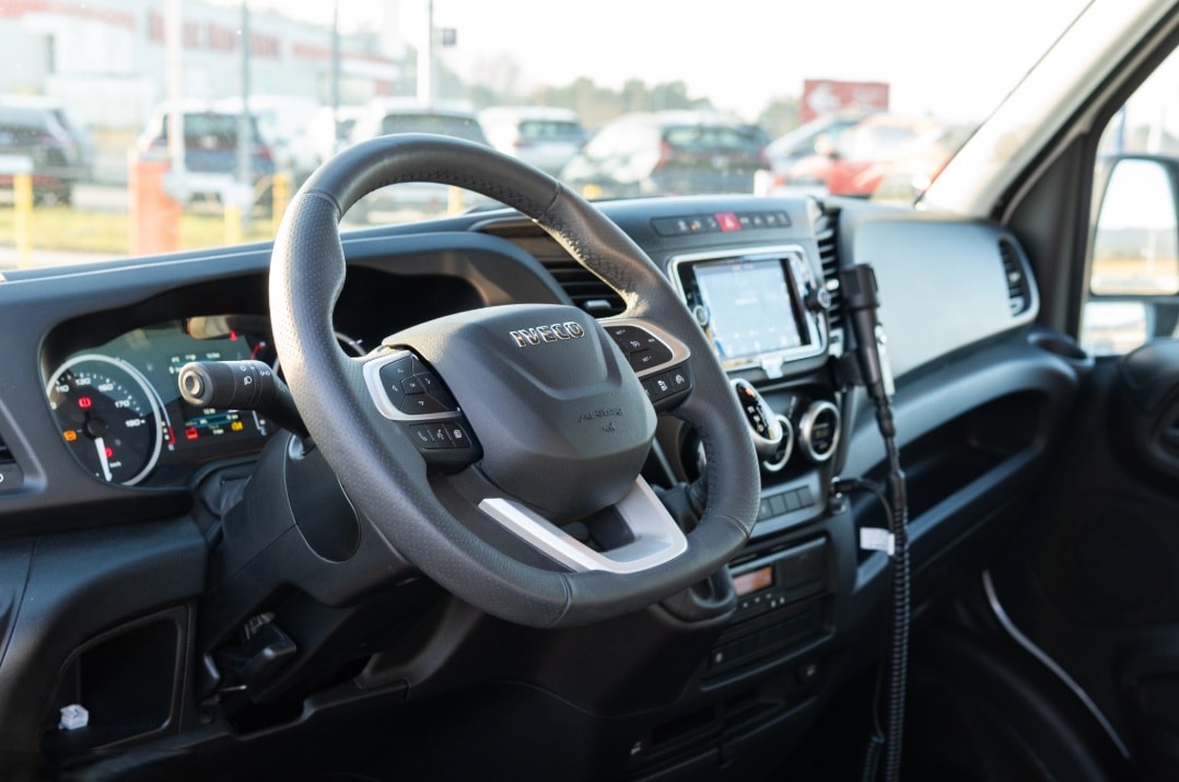 IVECO 50 C 18H A8 V 24-Sitzer-image-25
