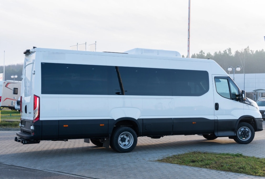 IVECO 50 C 18H A8 V 24-Sitzer-image-4