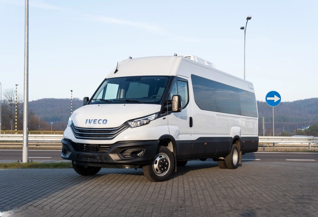 IVECO 50 C 18H A8 V 24-Sitzer-image-0