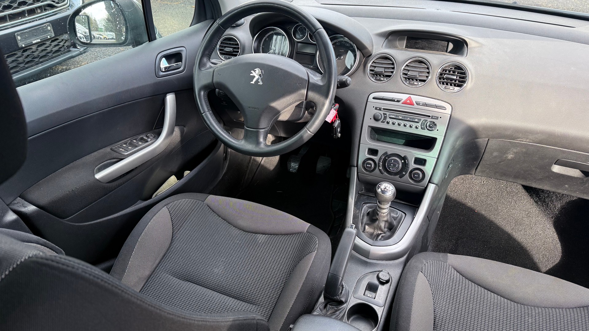 PEUGEOT 308 SW 1.6 16V Turbo Sport Pack-image-9