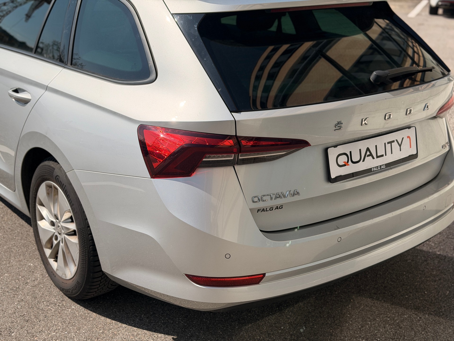 SKODA Octavia Combi 2.0 TDI DSG Ambition 4x4-image-8
