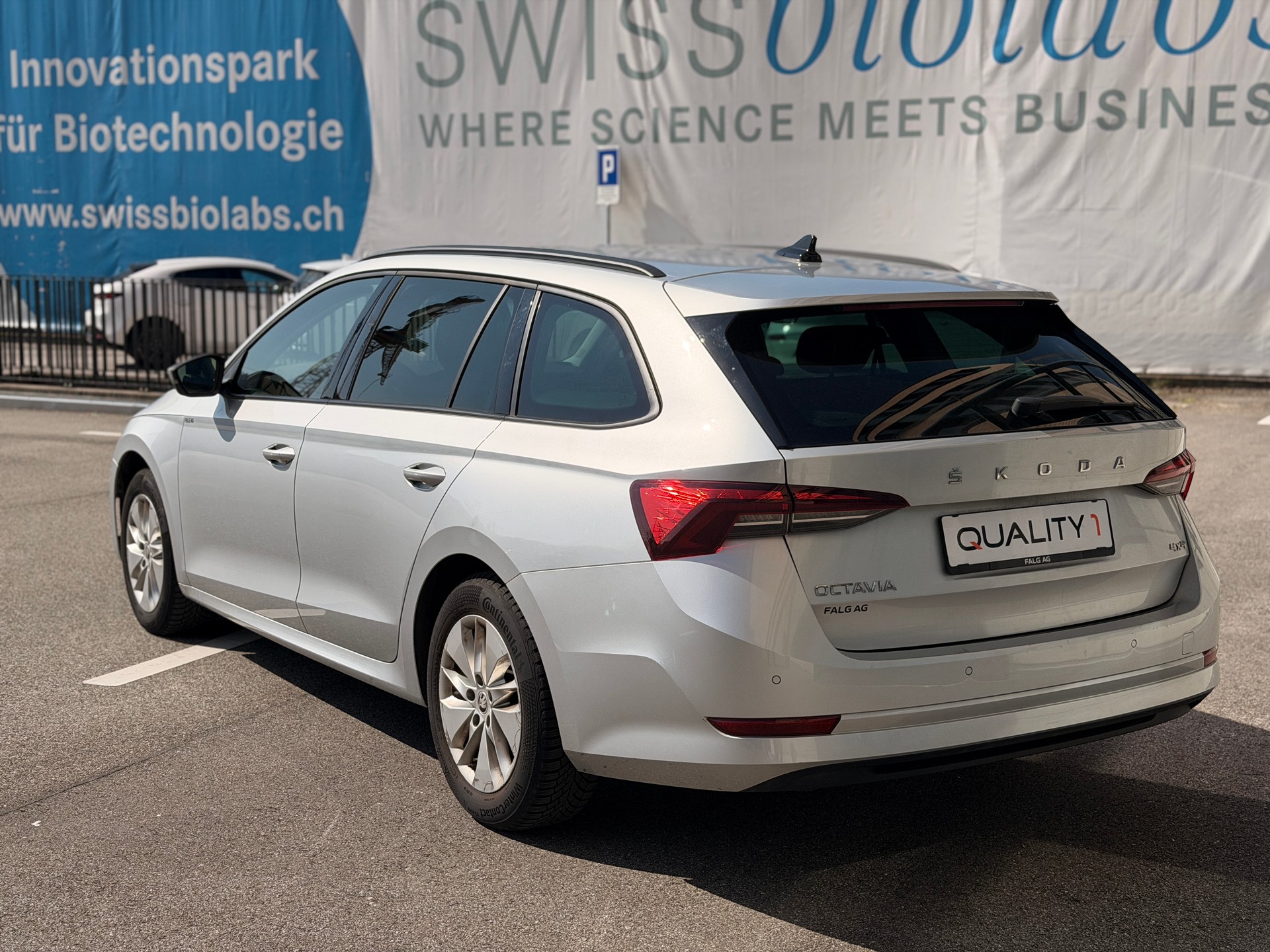 SKODA Octavia Combi 2.0 TDI DSG Ambition 4x4-image-4