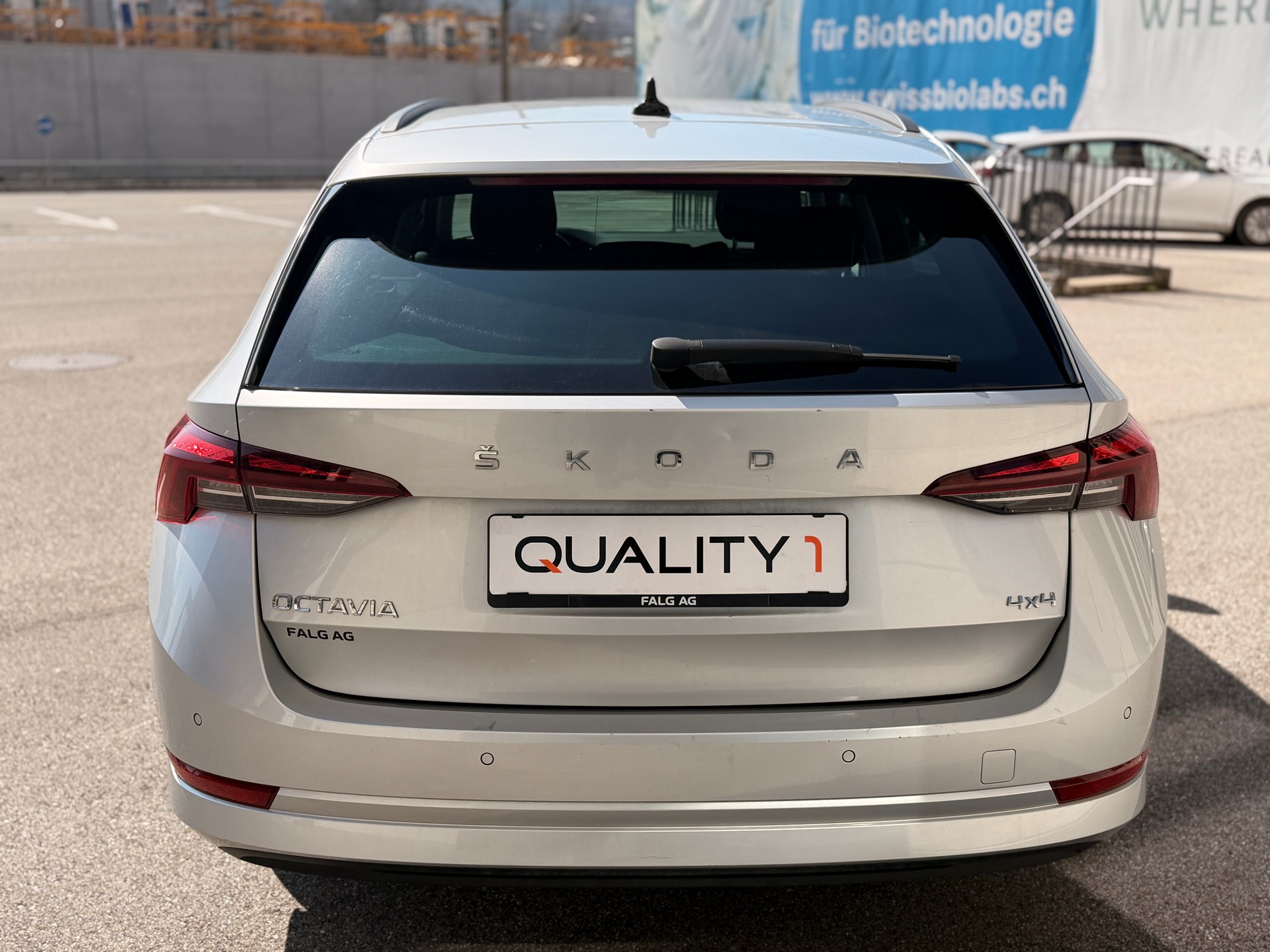 SKODA Octavia Combi 2.0 TDI DSG Ambition 4x4-image-3