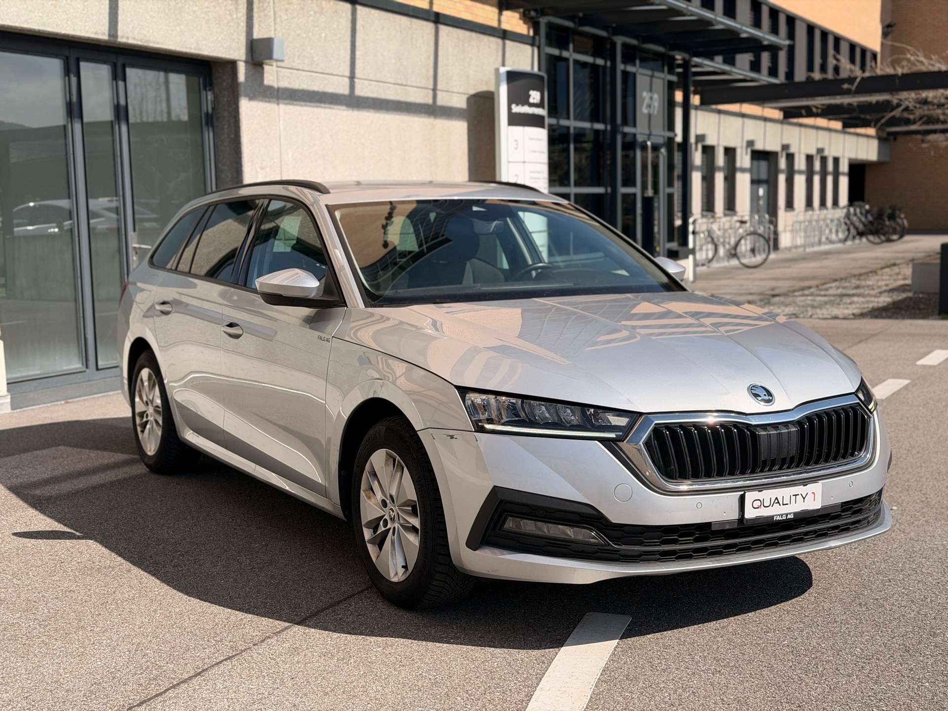 SKODA Octavia Combi 2.0 TDI DSG Ambition 4x4-image-7