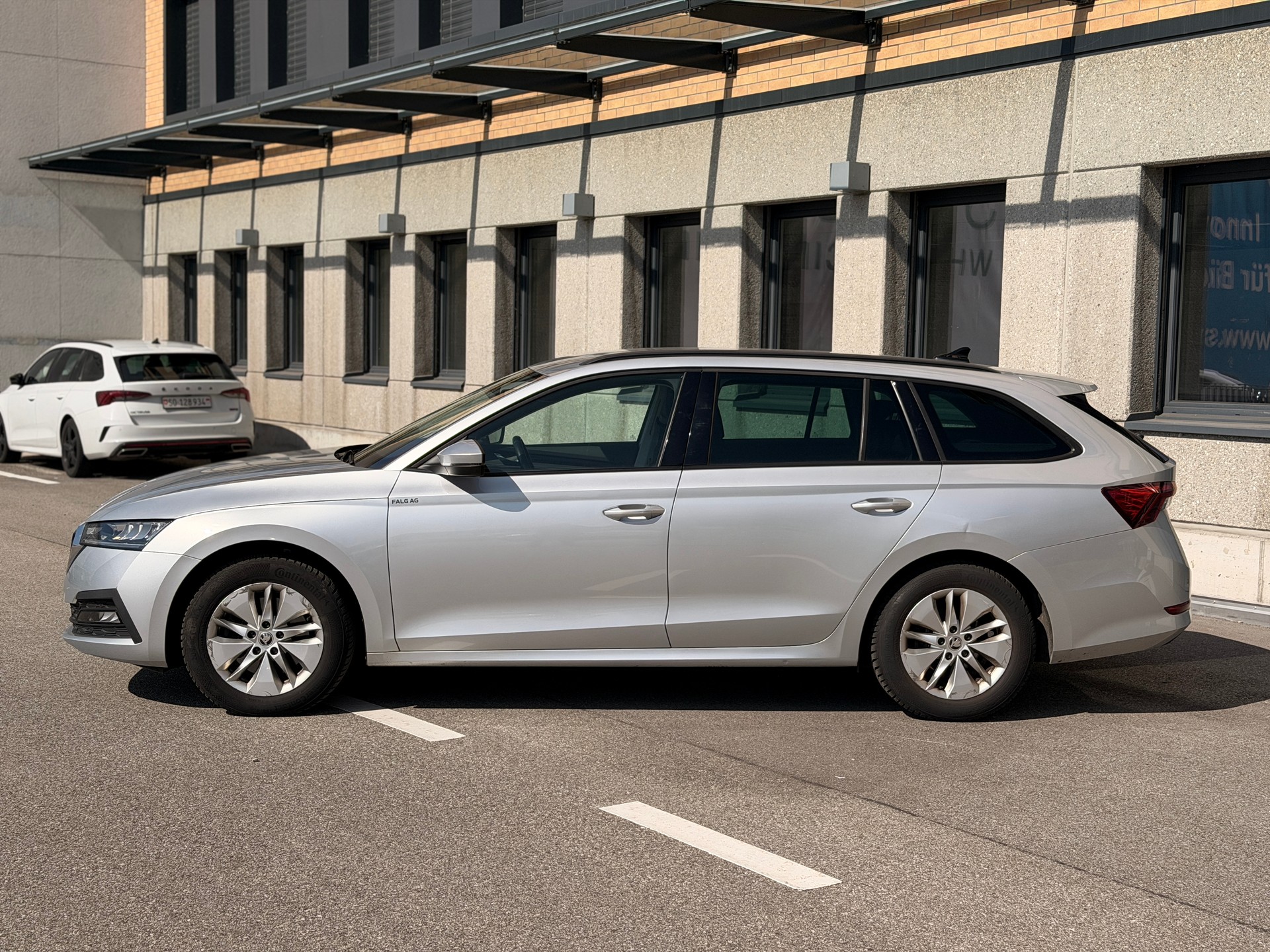 SKODA Octavia Combi 2.0 TDI DSG Ambition 4x4-image-1
