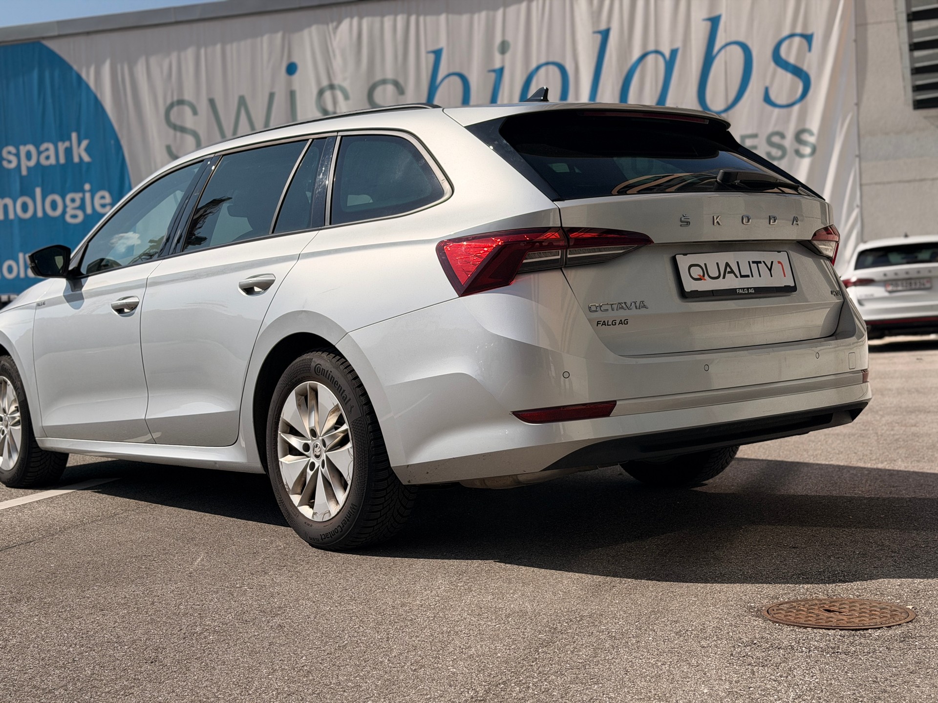 SKODA Octavia Combi 2.0 TDI DSG Ambition 4x4-image-13