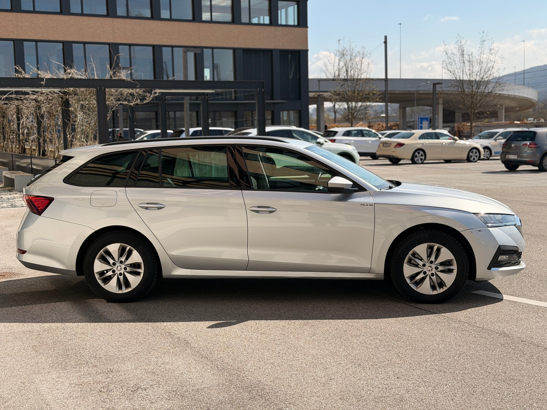 SKODA Octavia Combi 2.0 TDI DSG Ambition 4x4-image-2