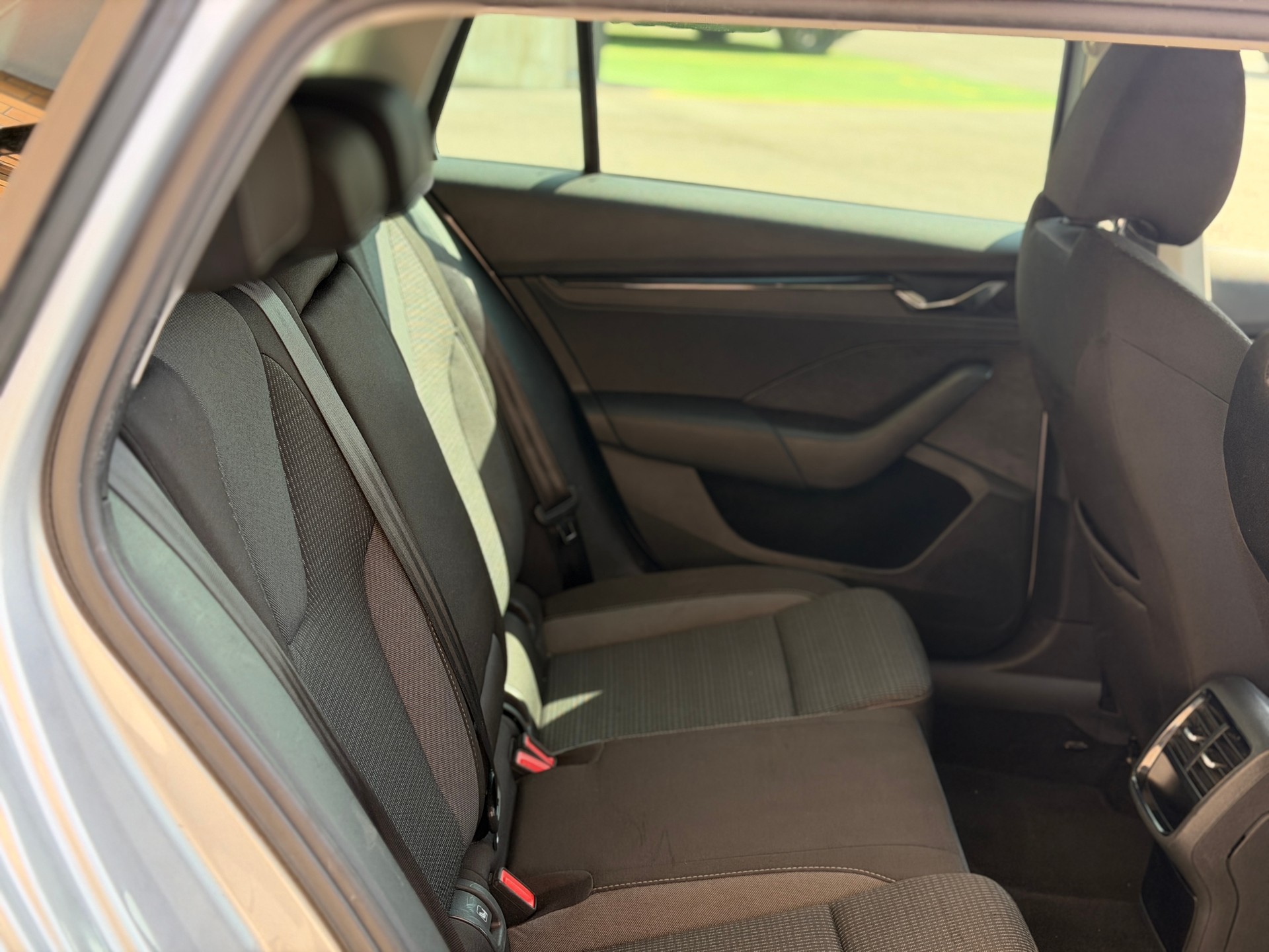 SKODA Octavia Combi 2.0 TDI DSG Ambition 4x4-image-21
