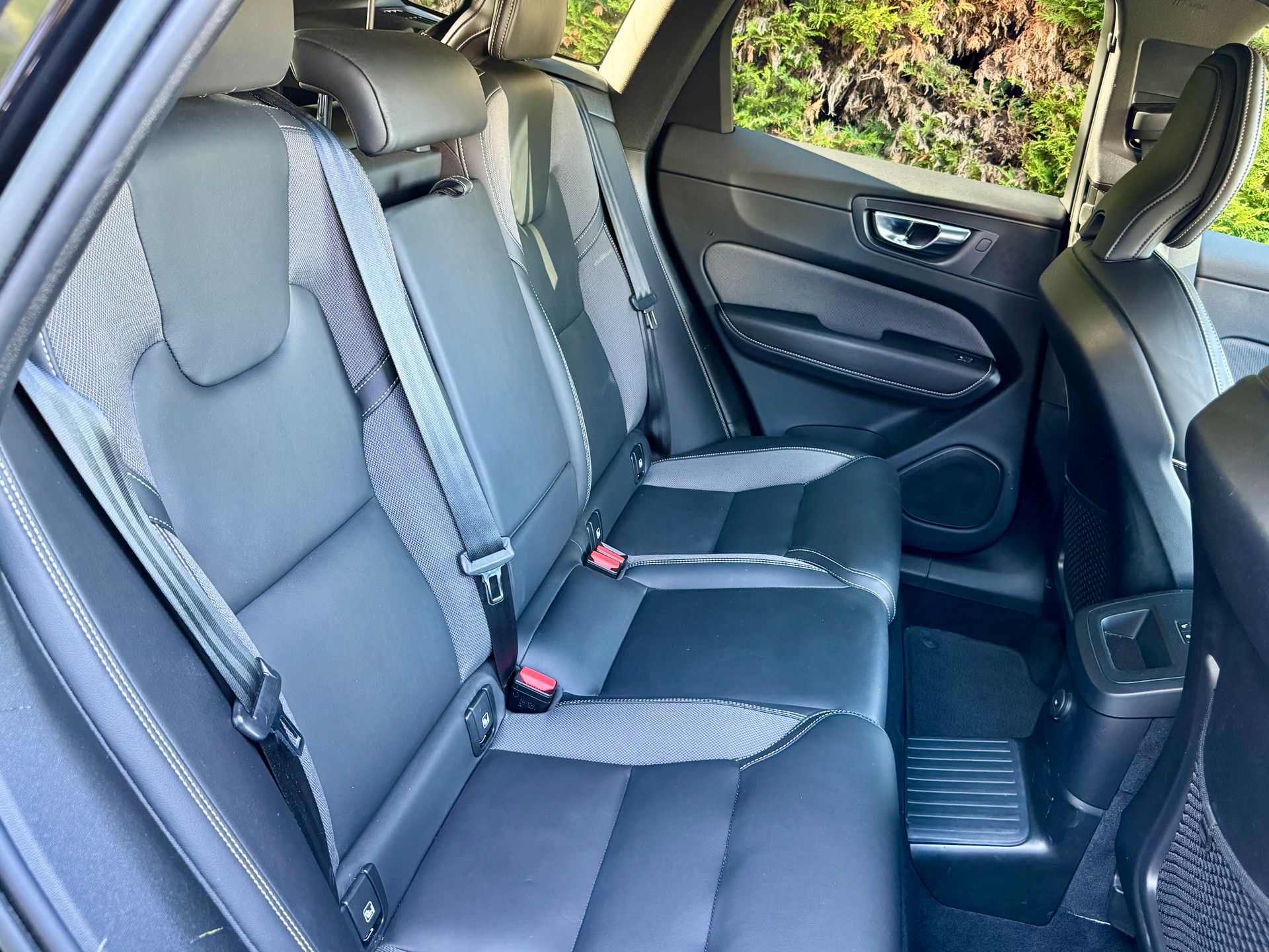 VOLVO 2.0 T6 TE Plus Dark eAWD PluginHybrid Modell 2023-image-5
