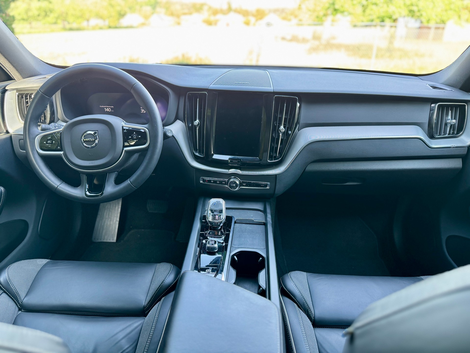VOLVO 2.0 T6 TE Plus Dark eAWD PluginHybrid Modell 2023-image-8