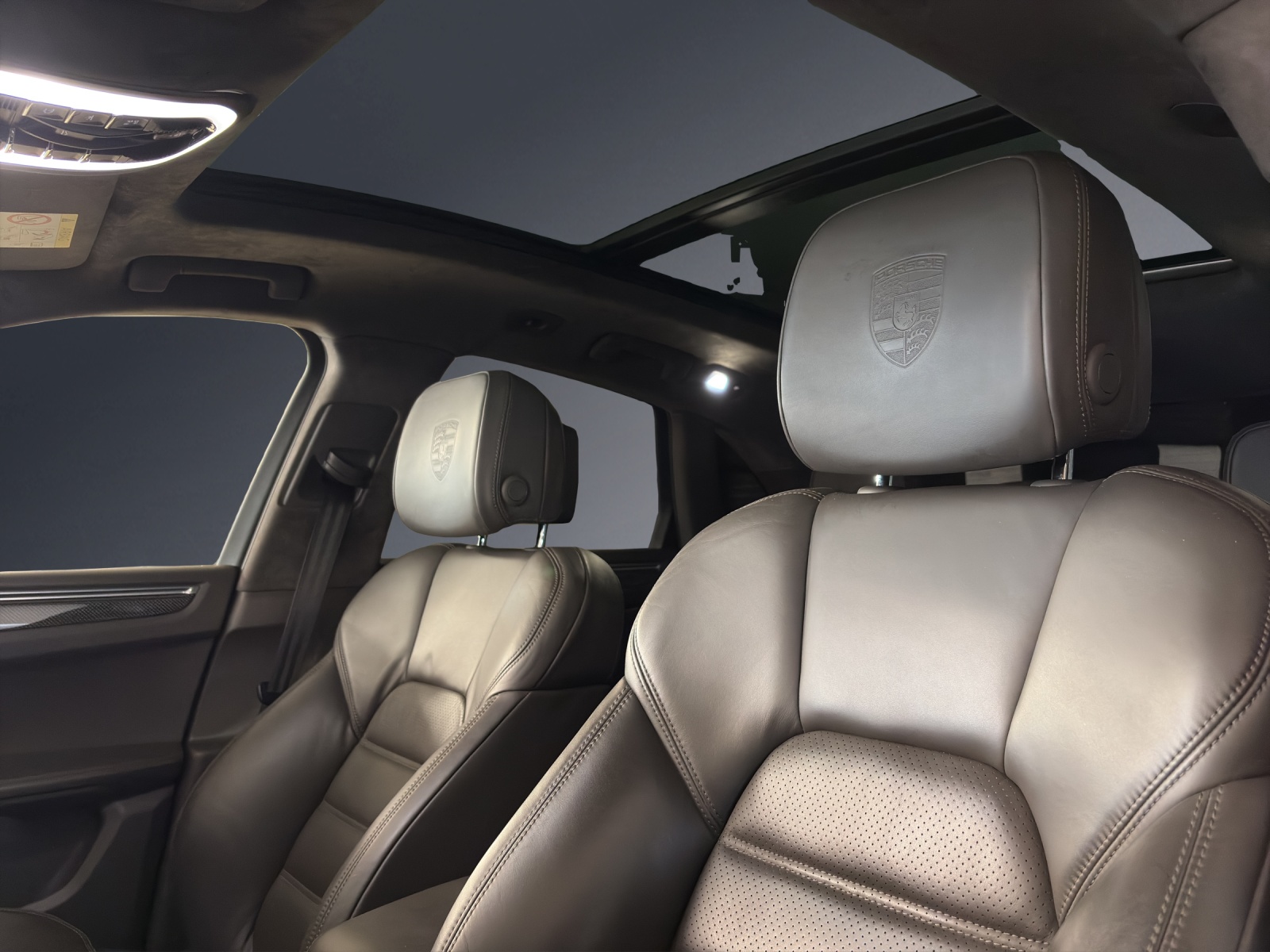 PORSCHE Macan Turbo-image-14