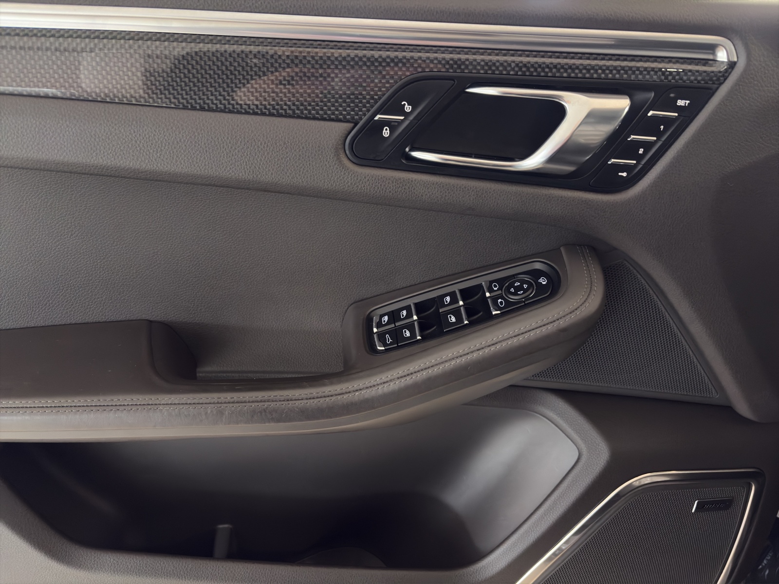 PORSCHE Macan Turbo-image-15