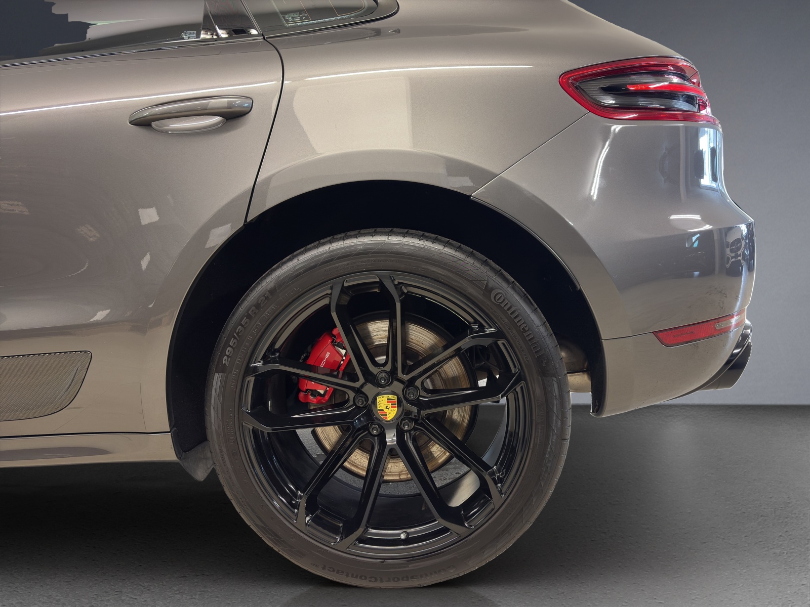 PORSCHE Macan Turbo-image-19