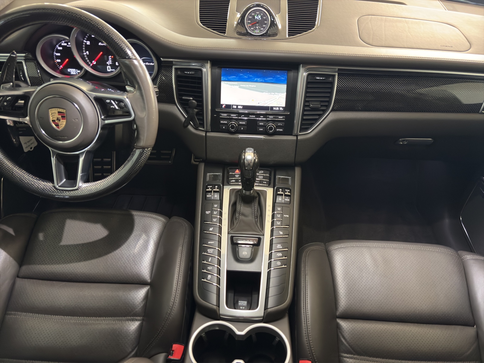 PORSCHE Macan Turbo-image-7