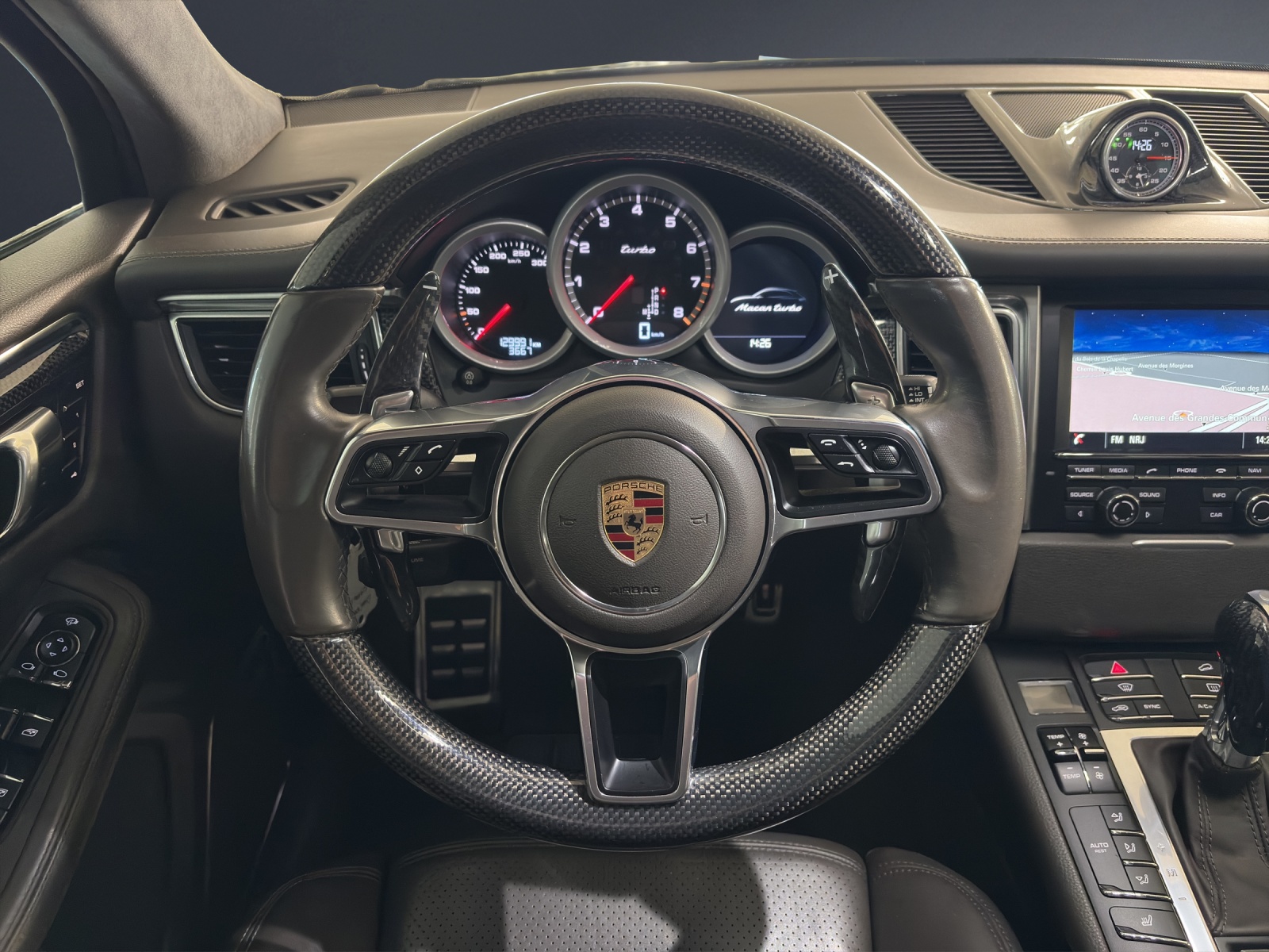 PORSCHE Macan Turbo-image-8