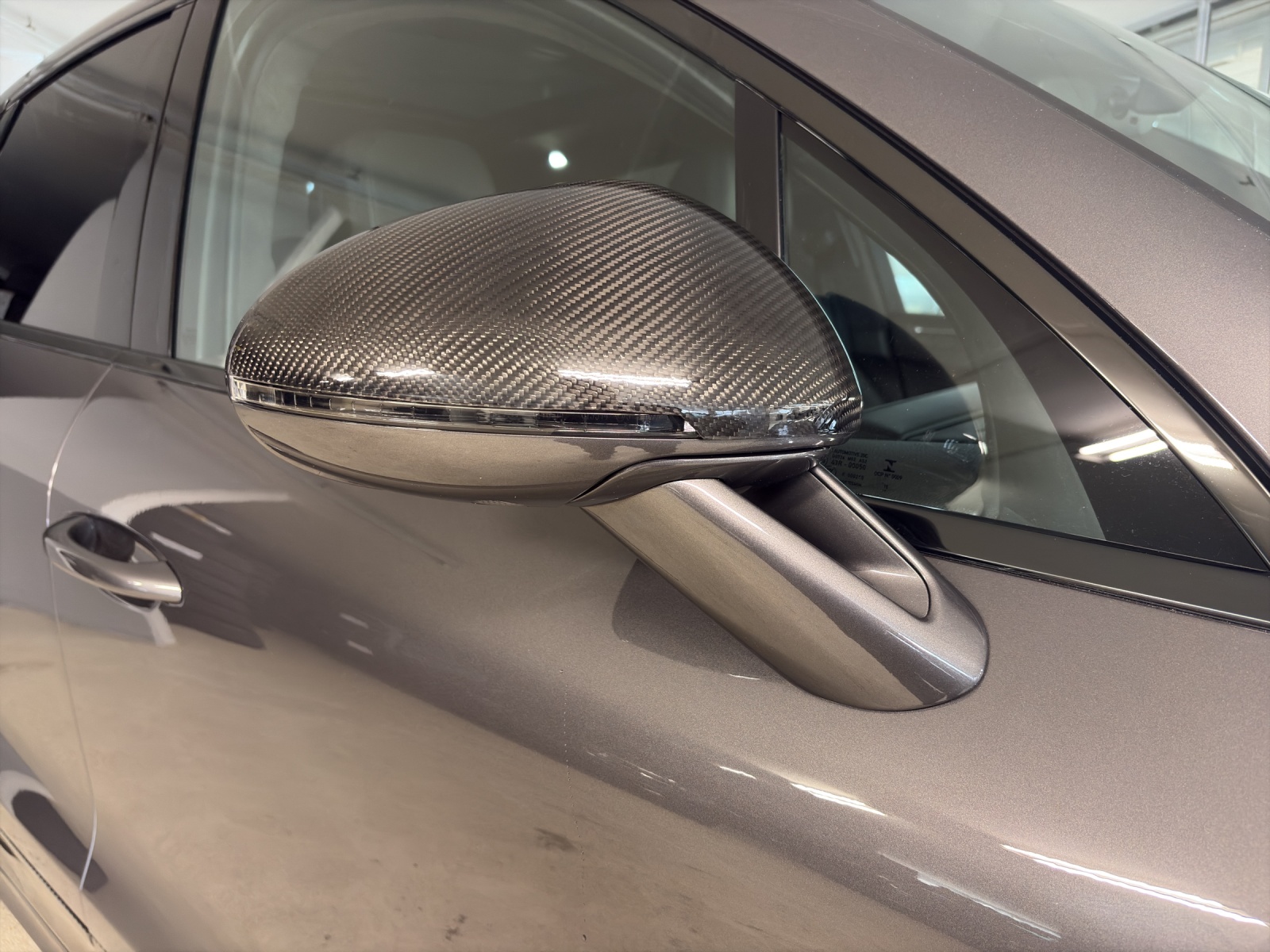 PORSCHE Macan Turbo-image-17