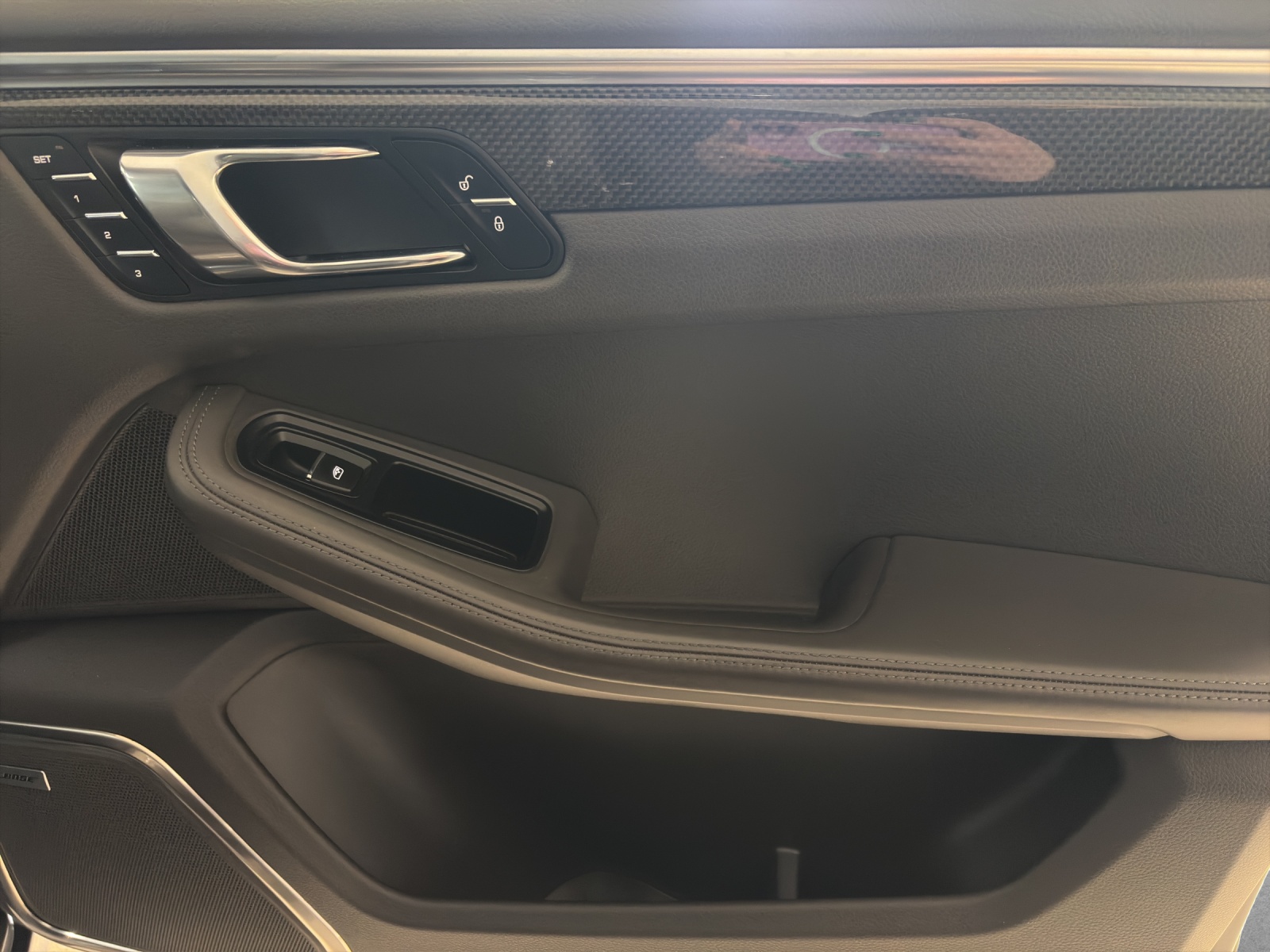 PORSCHE Macan Turbo-image-13