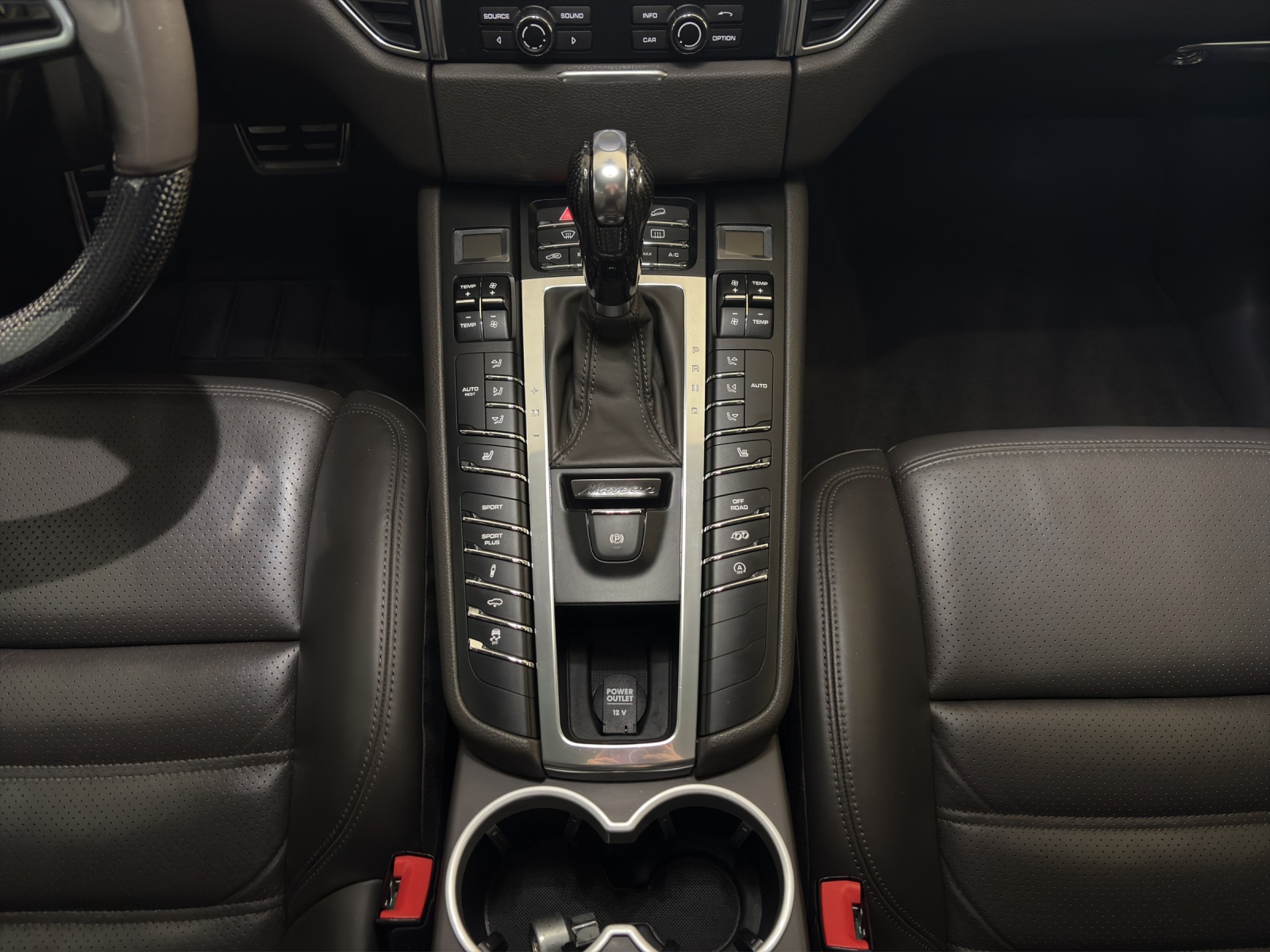 PORSCHE Macan Turbo-image-11