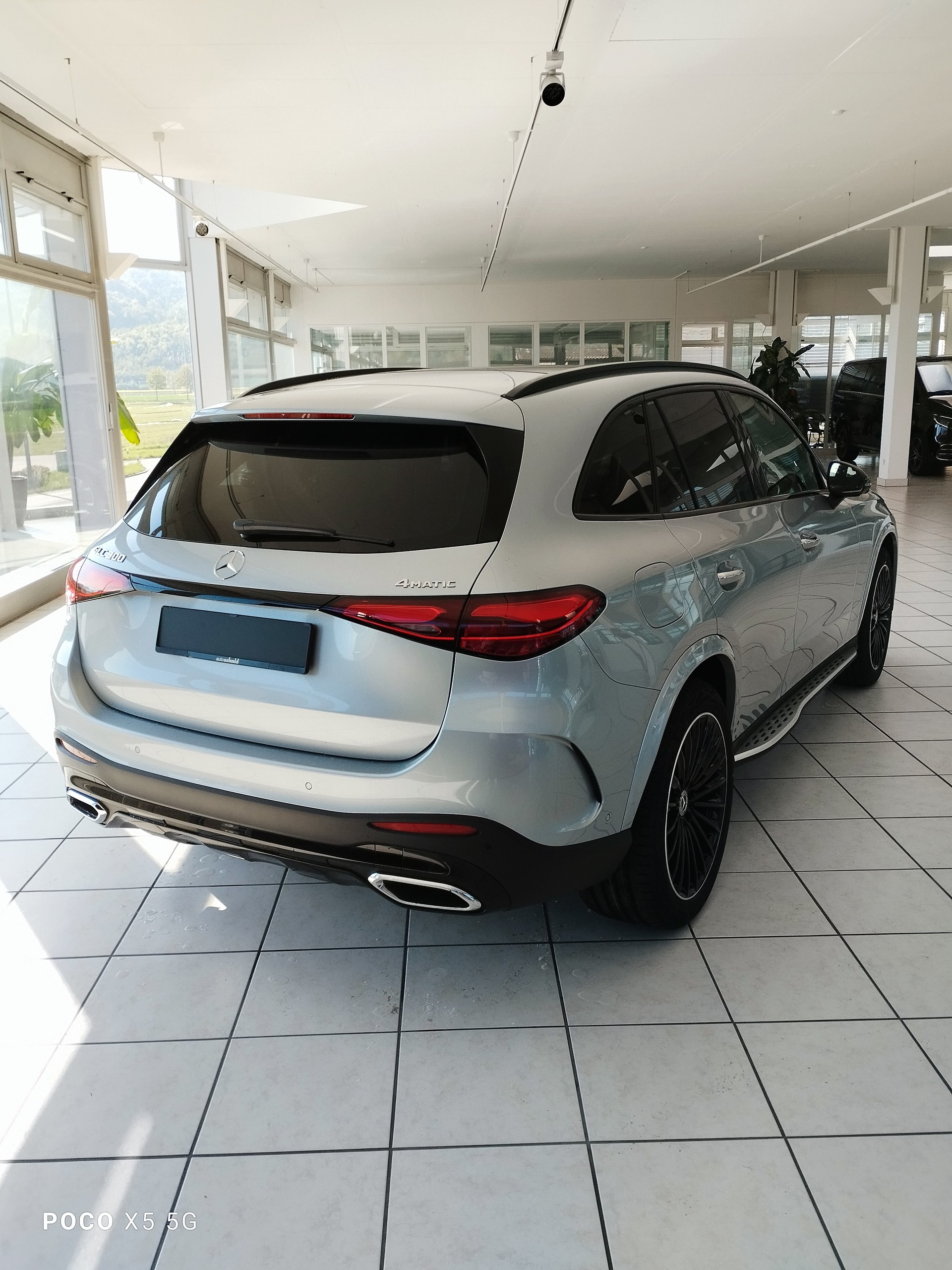 MERCEDES-BENZ GLC 300 4Matic-image-4