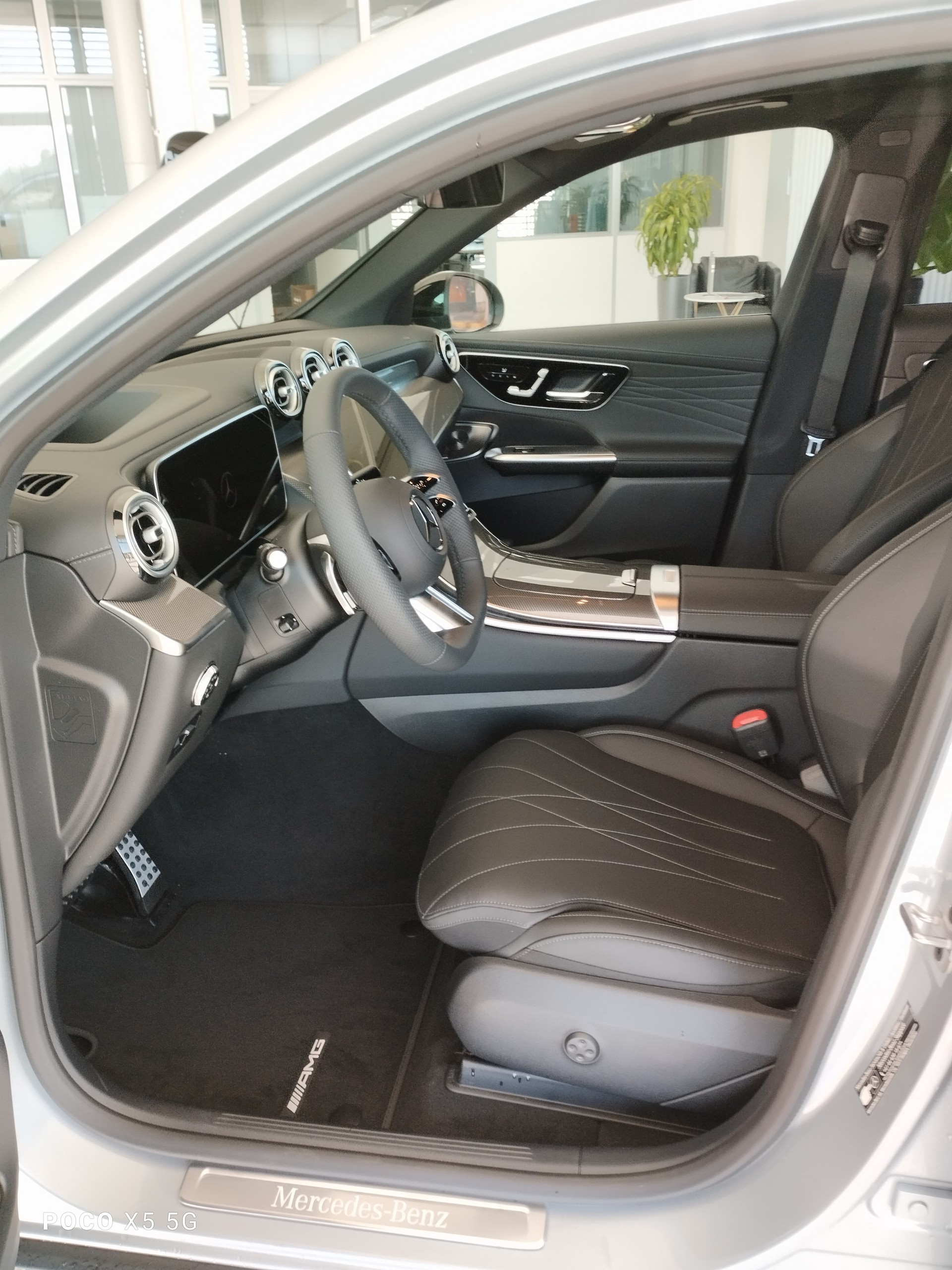 MERCEDES-BENZ GLC 300 4Matic-image-5