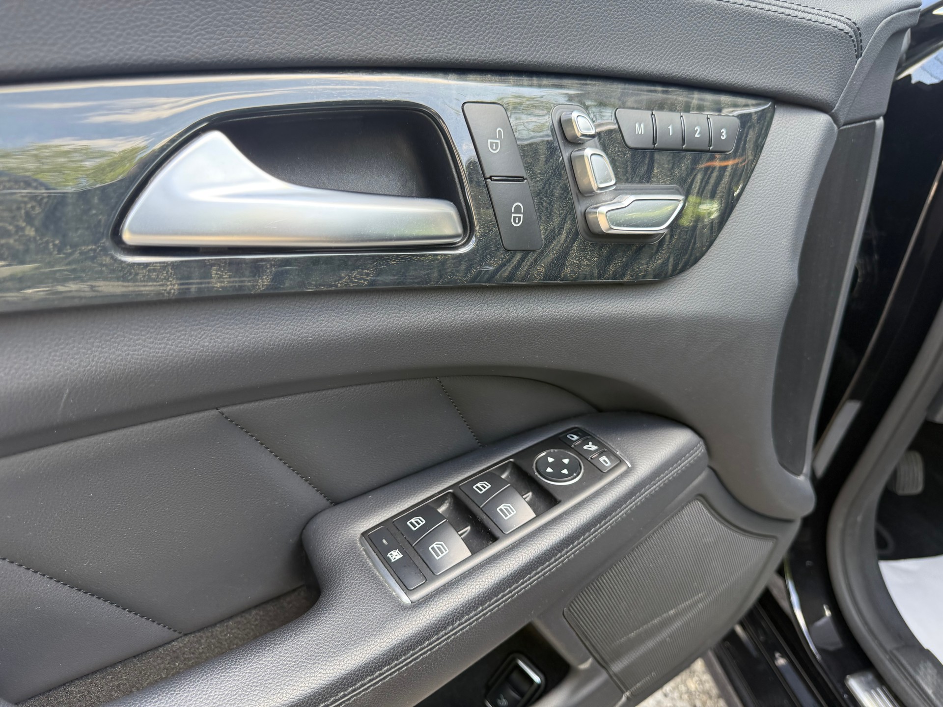 MERCEDES-BENZ CLS 350 d 4Matic 9G-Tronic-image-15