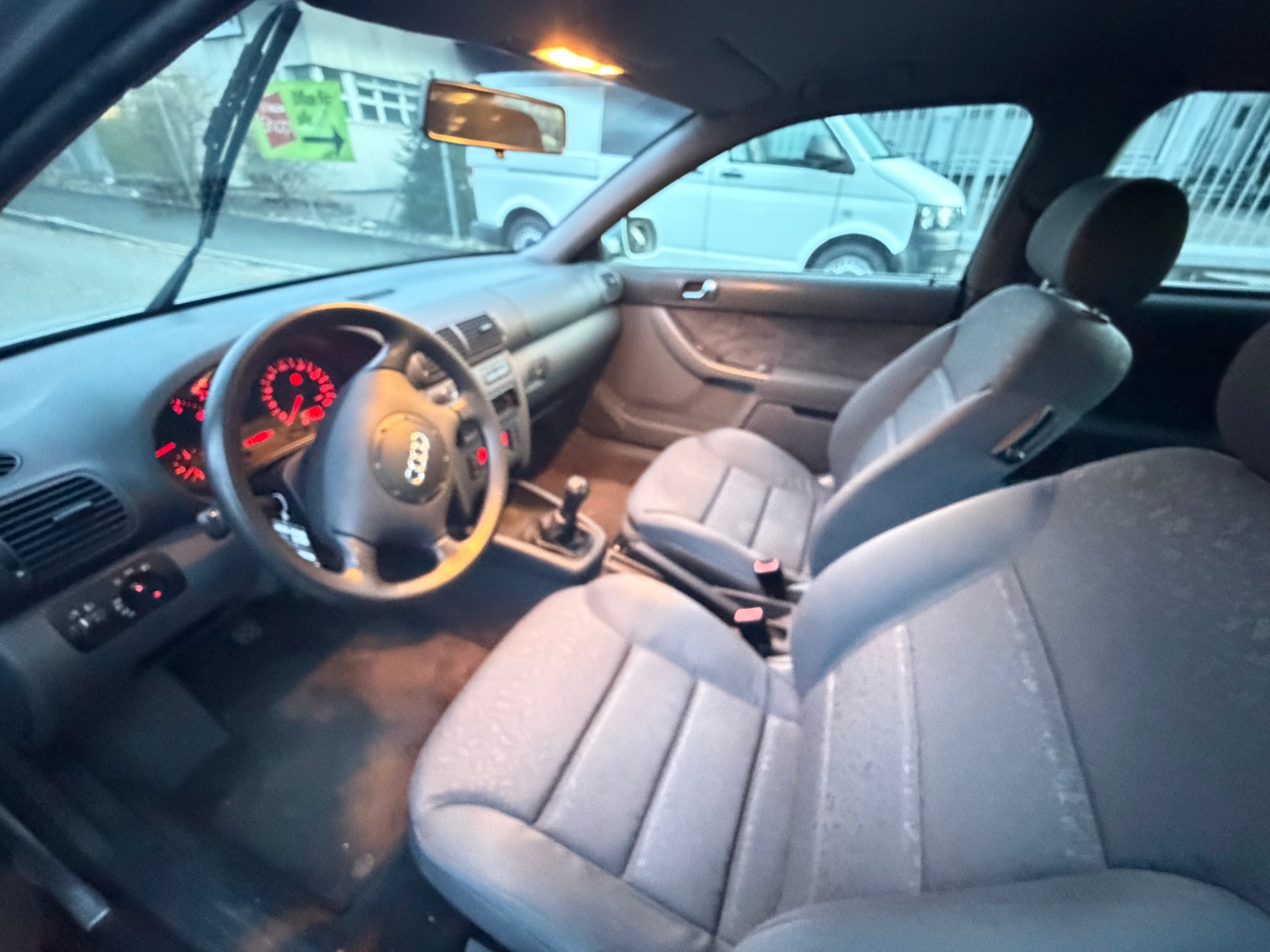 AUDI A3 1.6 Ambiente-image-6