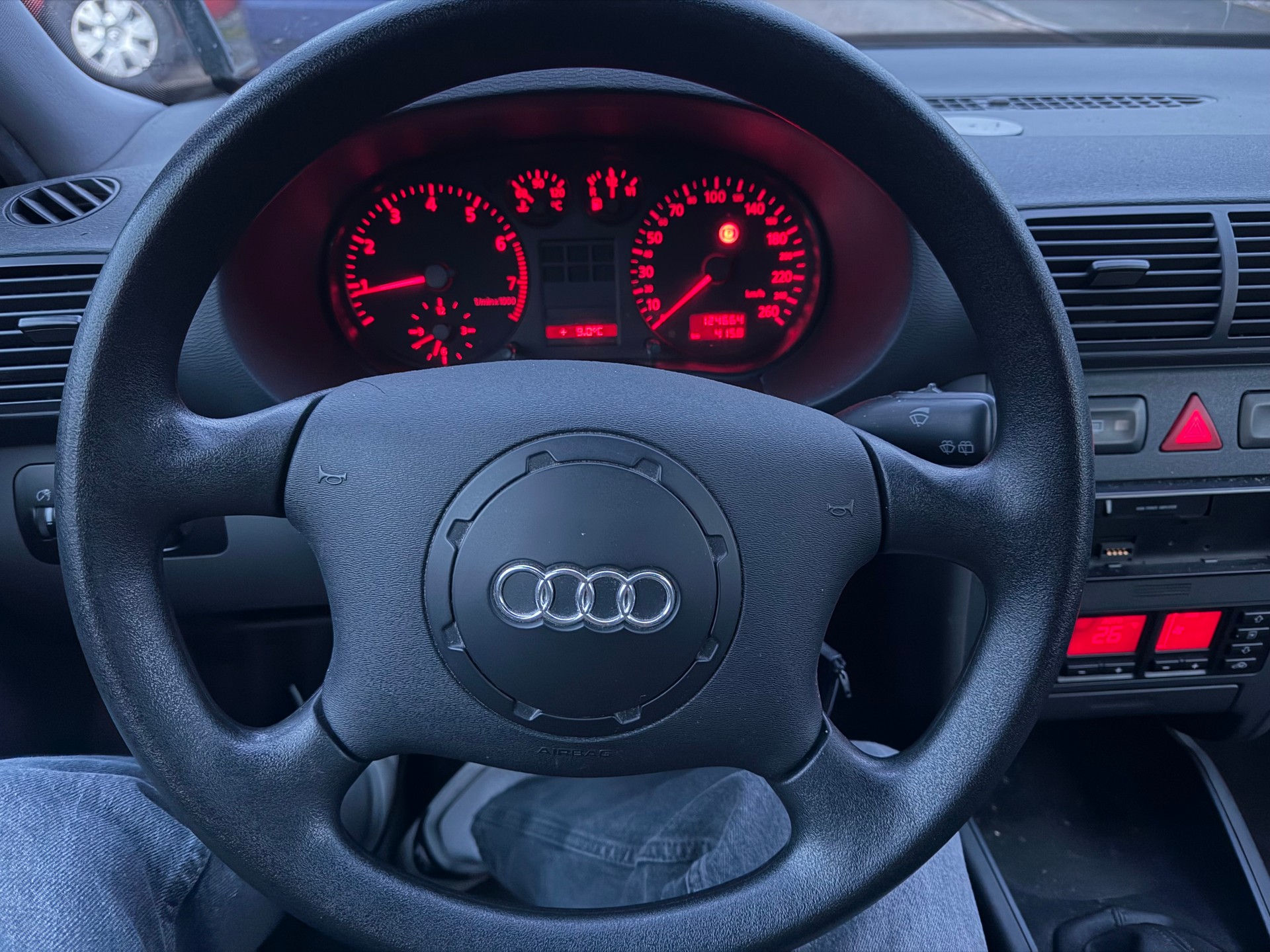 AUDI A3 1.6 Ambiente-image-8