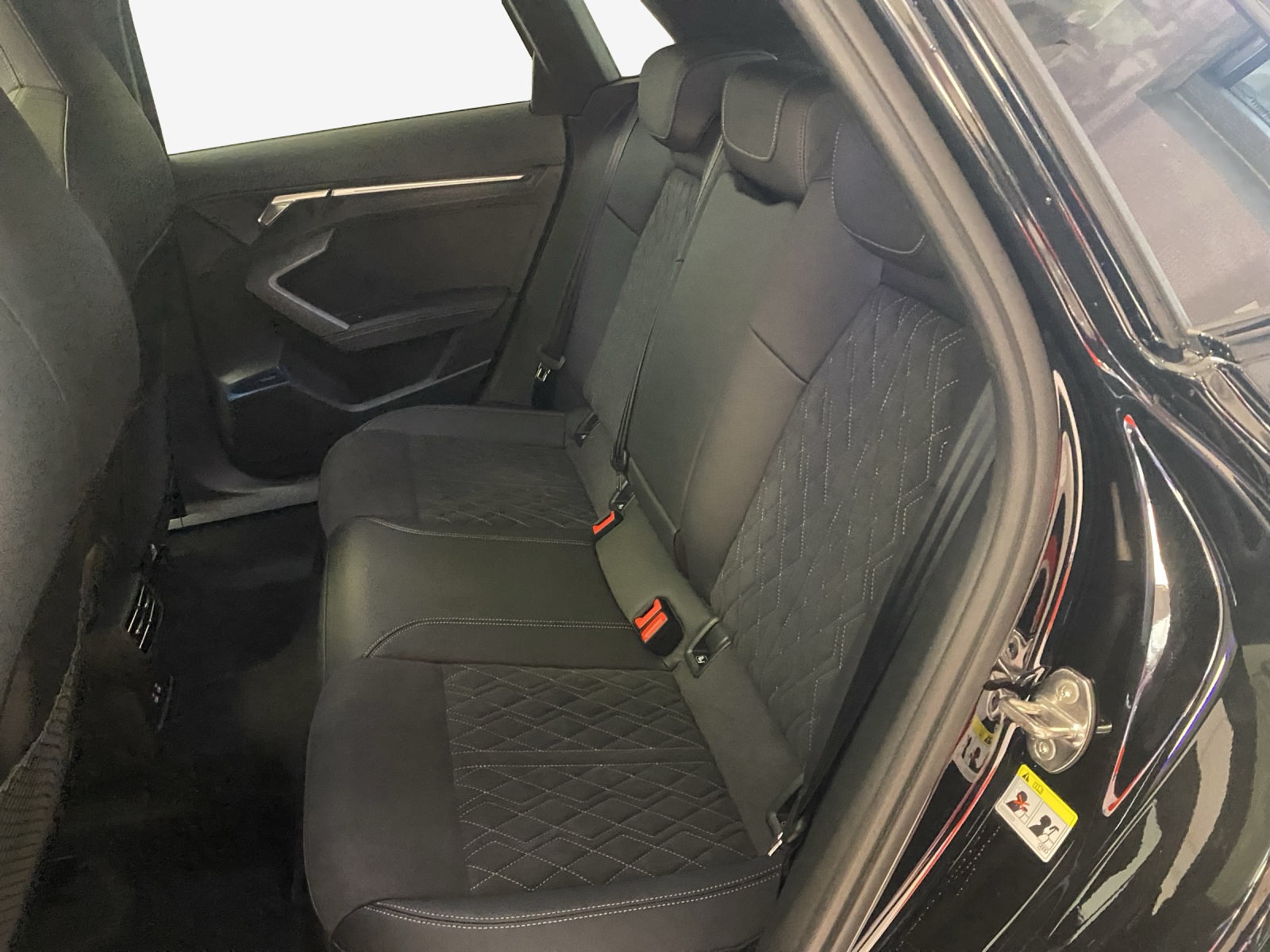 AUDI A3 Sportback TFSI 110 kW S line Attraction S tronic-image-11