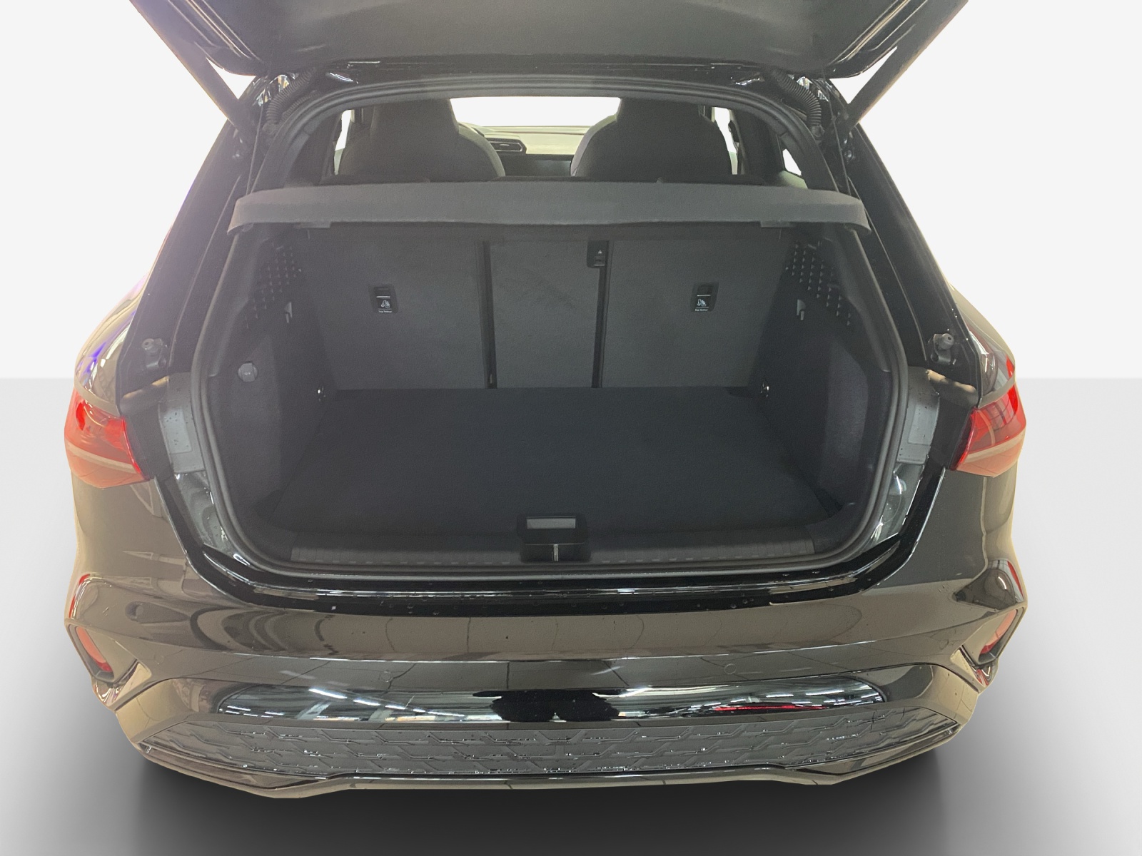 AUDI A3 Sportback TFSI 110 kW S line Attraction S tronic-image-12