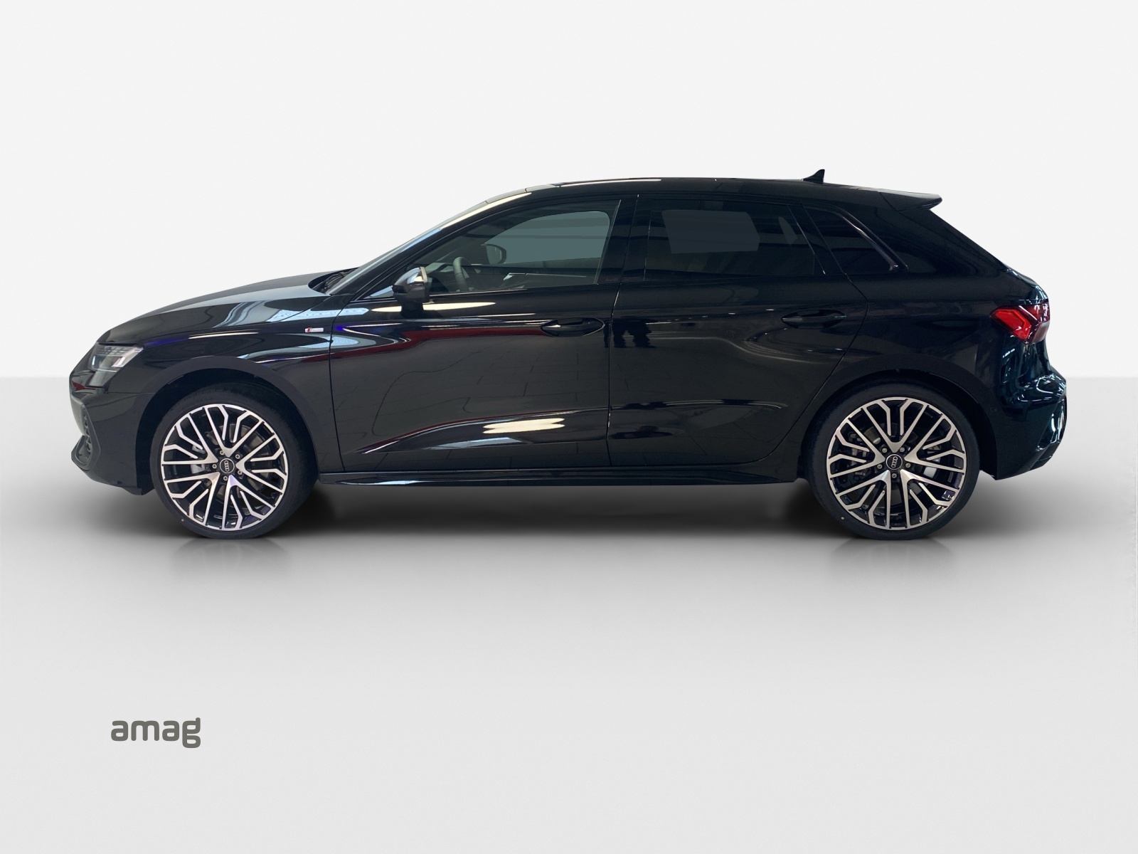 AUDI A3 Sportback TFSI 110 kW S line Attraction S tronic-image-1