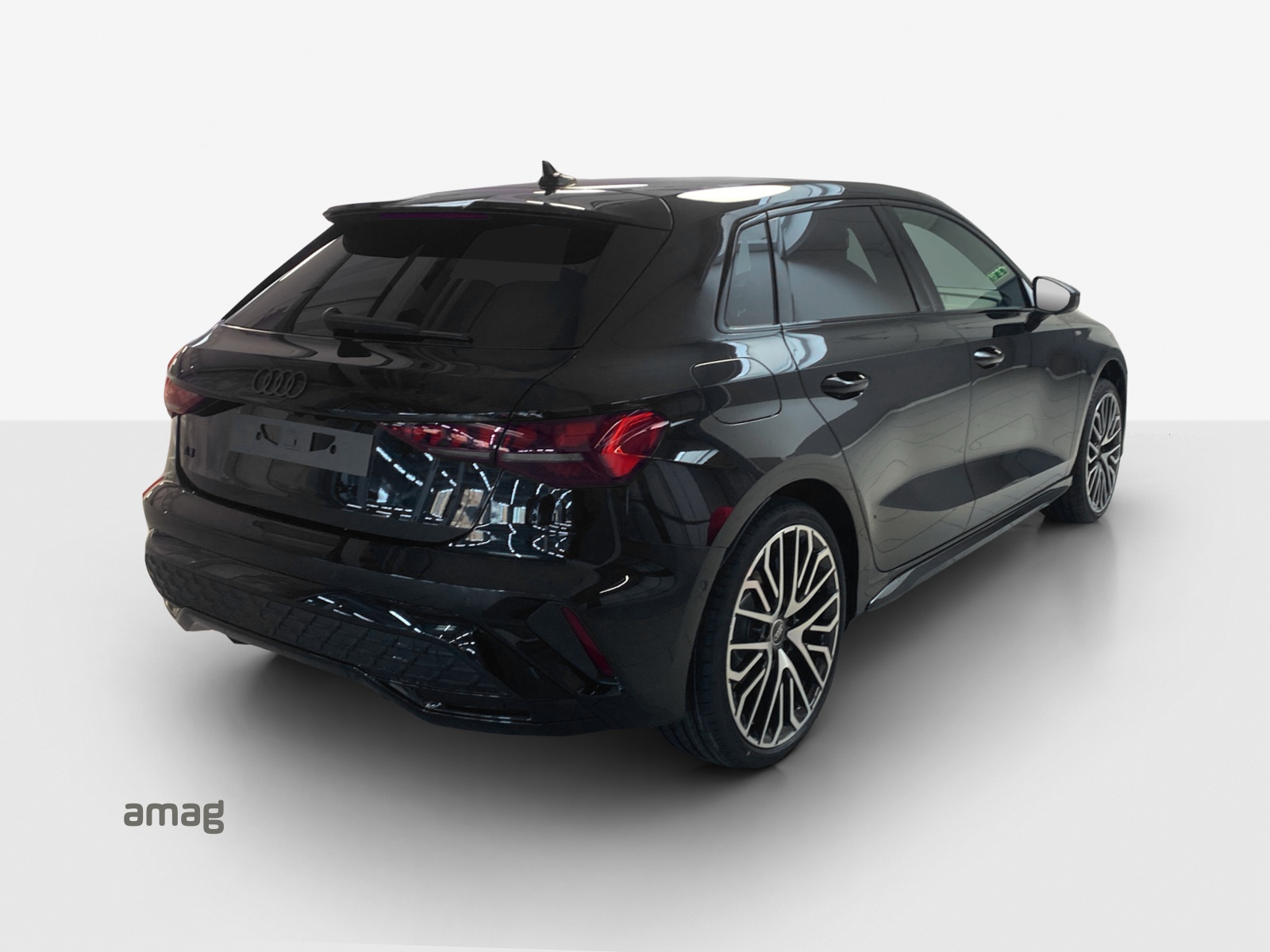 AUDI A3 Sportback TFSI 110 kW S line Attraction S tronic-image-4