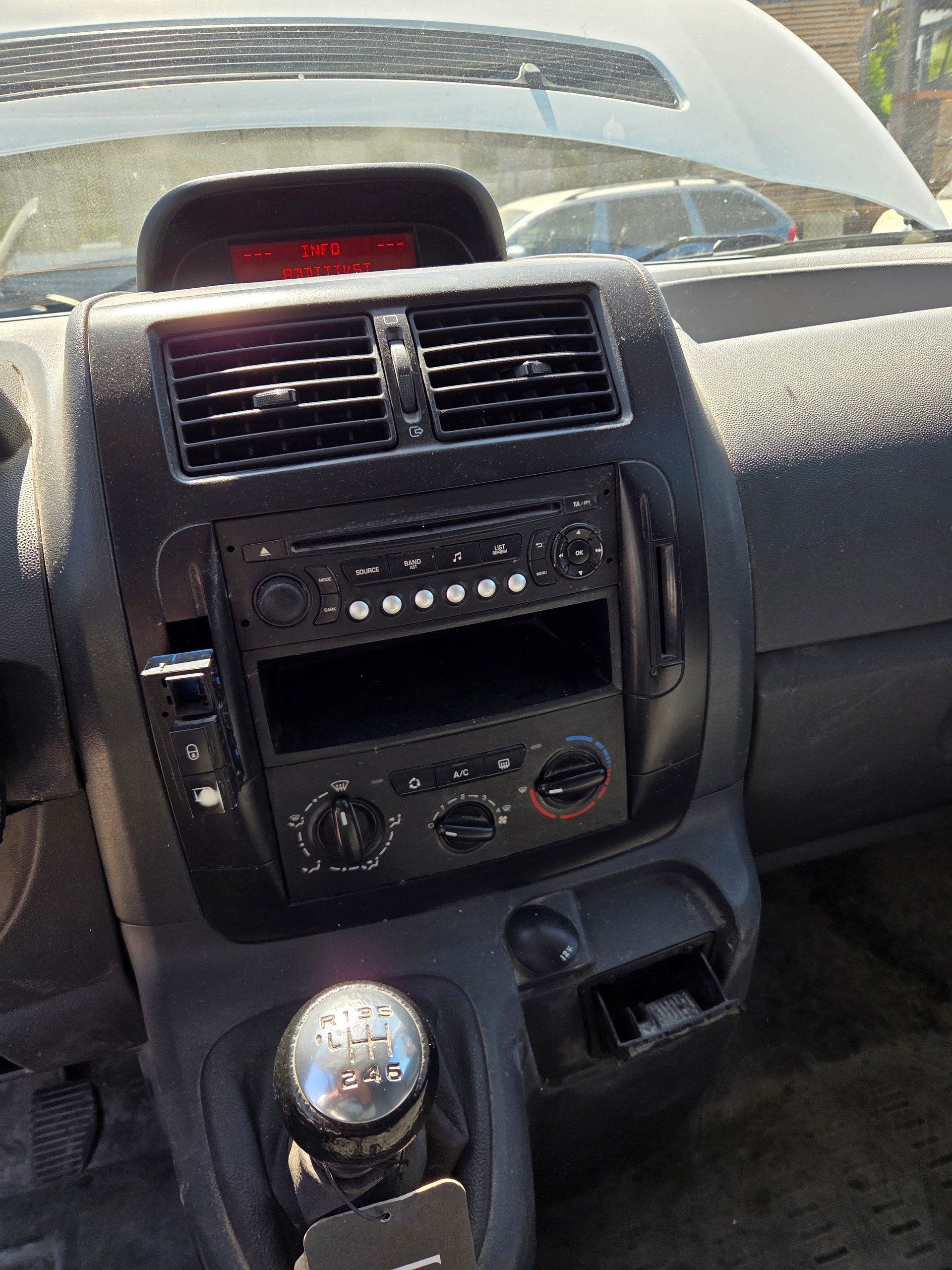 TOYOTA Proace 2.0D Panel Van Terra L2H1-image-6