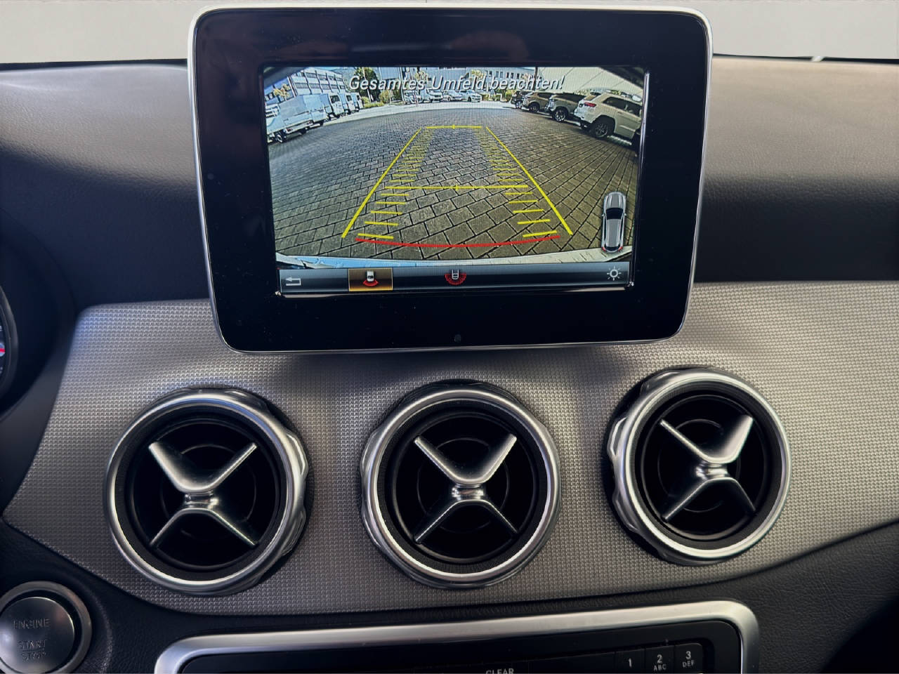 MERCEDES-BENZ GLA 200 d Urban 136PS Automat-image-14