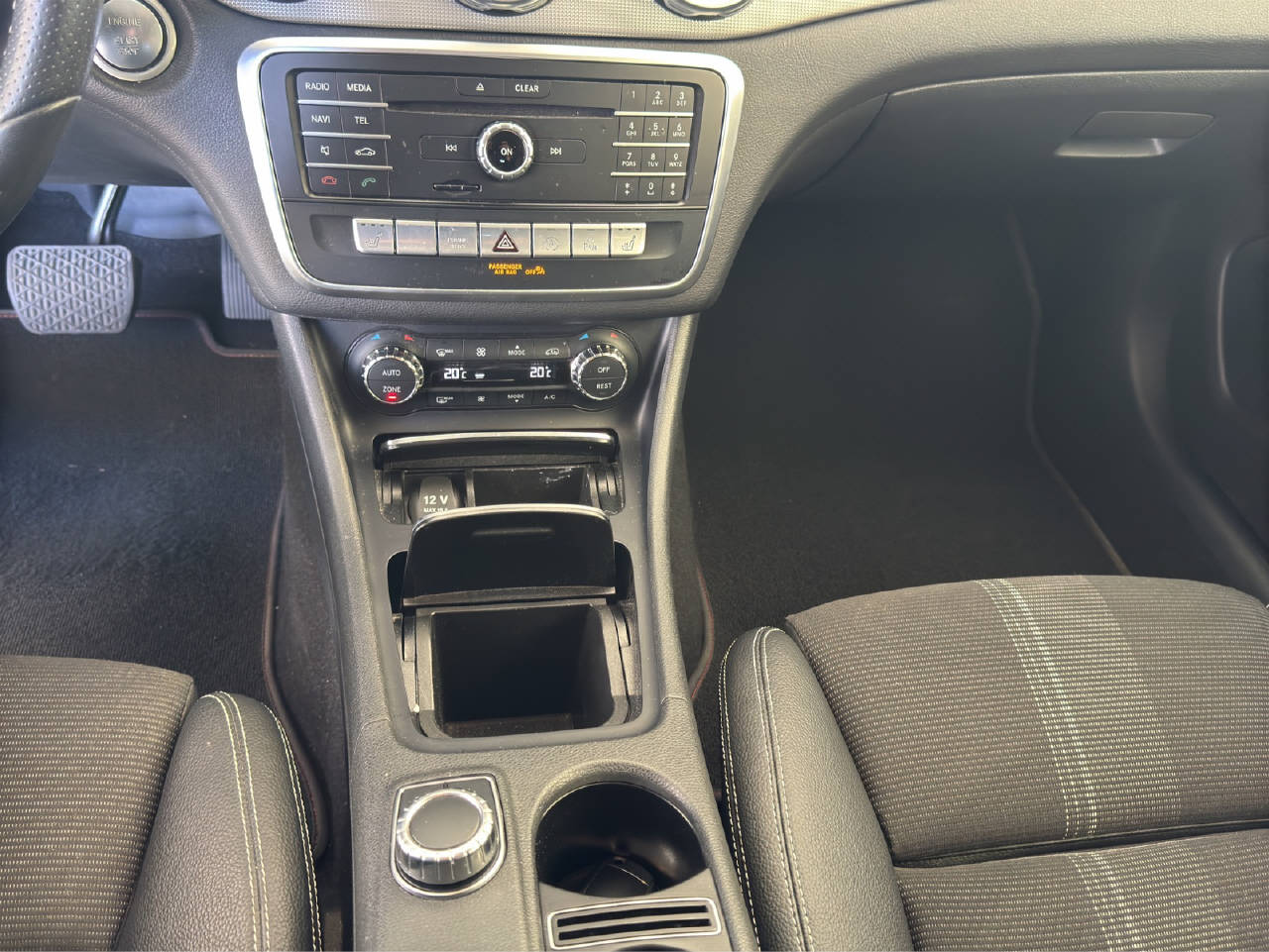 MERCEDES-BENZ GLA 200 d Urban 136PS Automat-image-15
