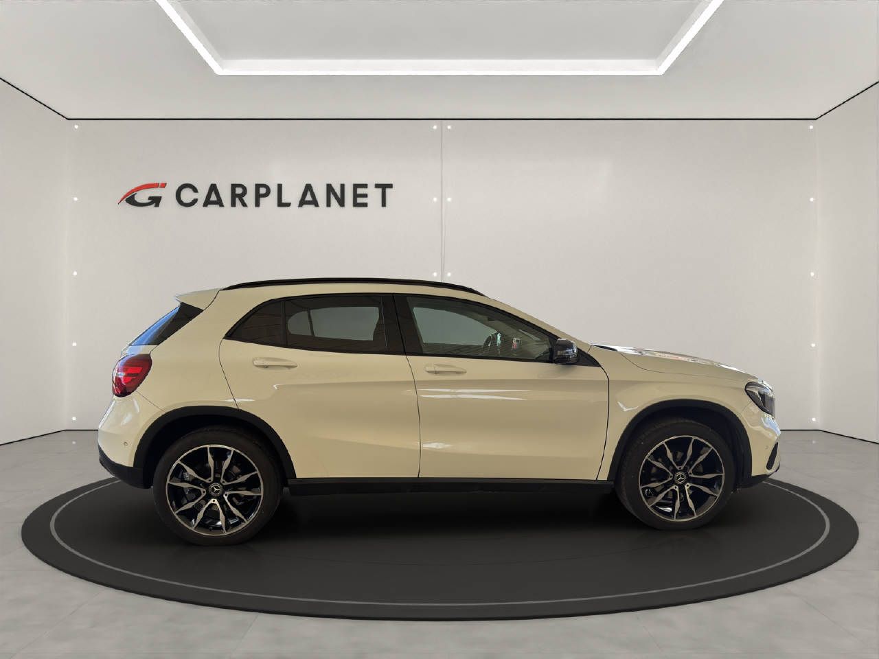 MERCEDES-BENZ GLA 200 d Urban 136PS Automat-image-6