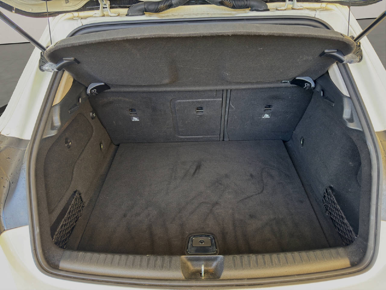 MERCEDES-BENZ GLA 200 d Urban 136PS Automat-image-19